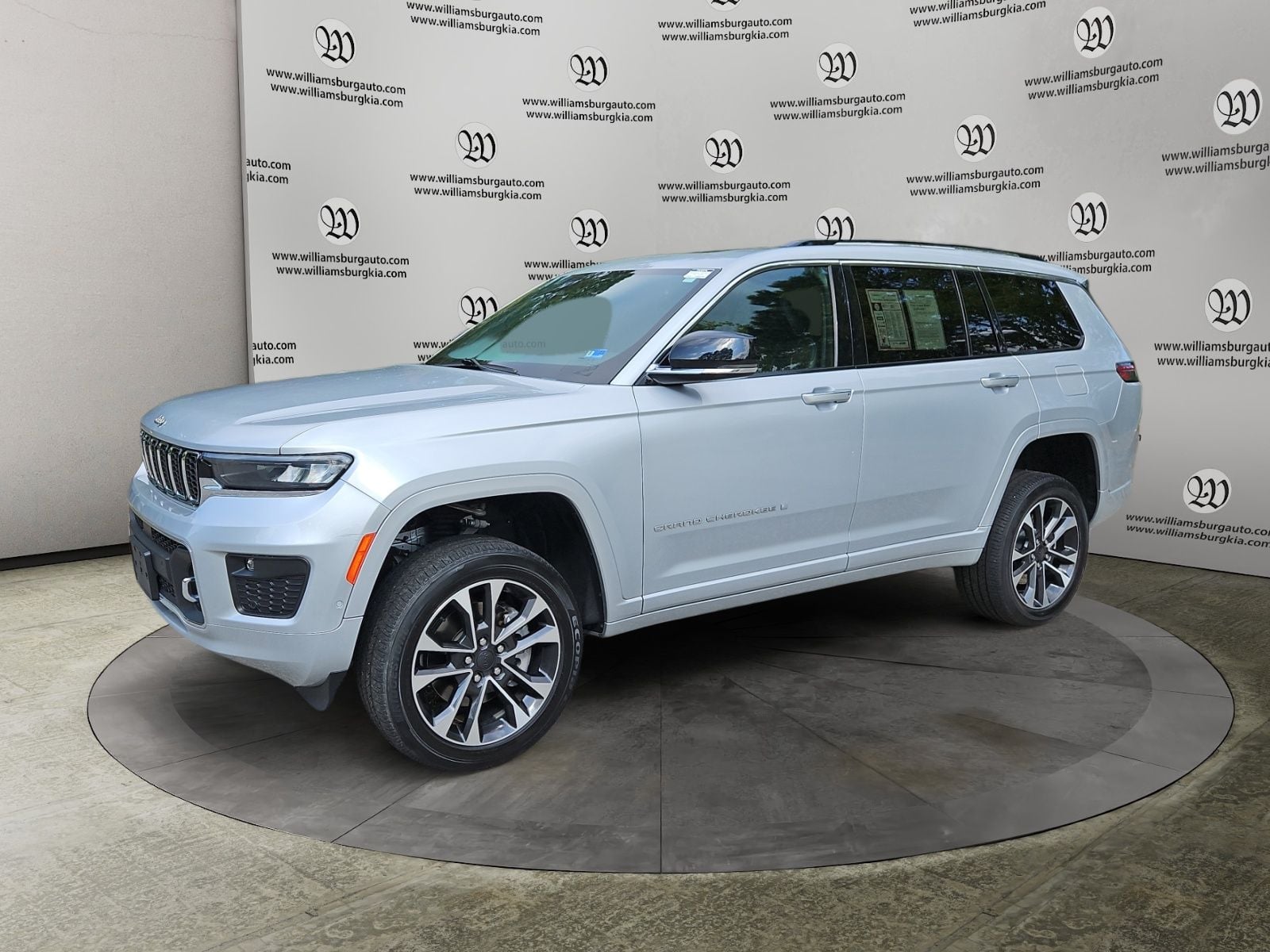 2021 Jeep Grand Cherokee L Overland Photo in Williamsburg VA 23185