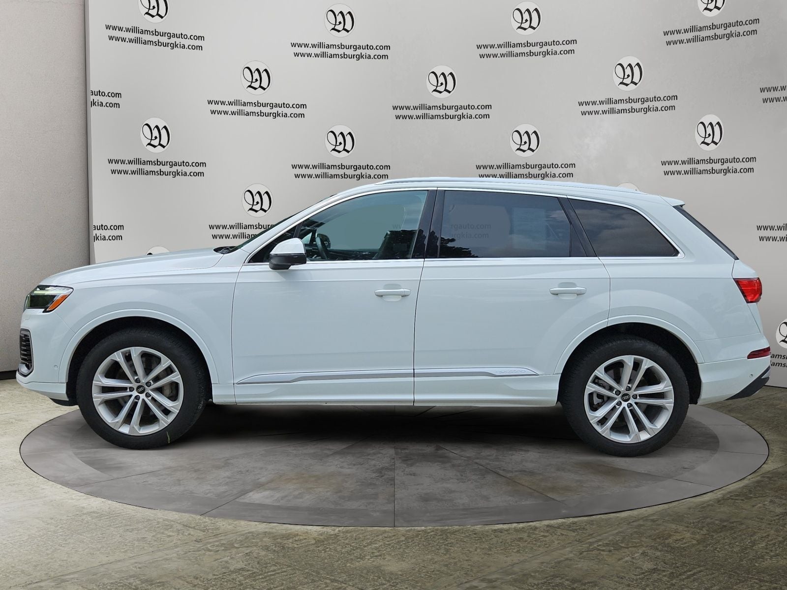 2025 Audi Q7 55 Premium Plus Photo in Williamsburg VA 23185