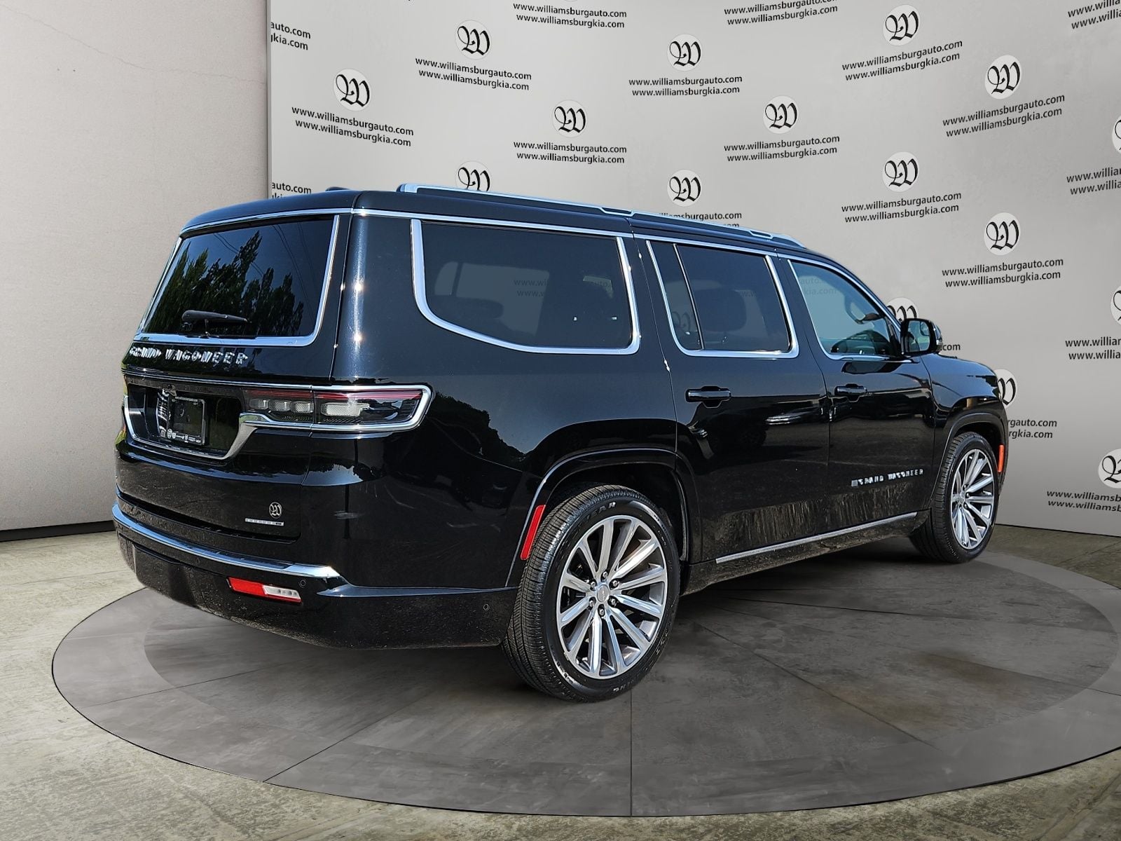 2022 Jeep Grand Wagoneer Series II Photo in Williamsburg VA 23185