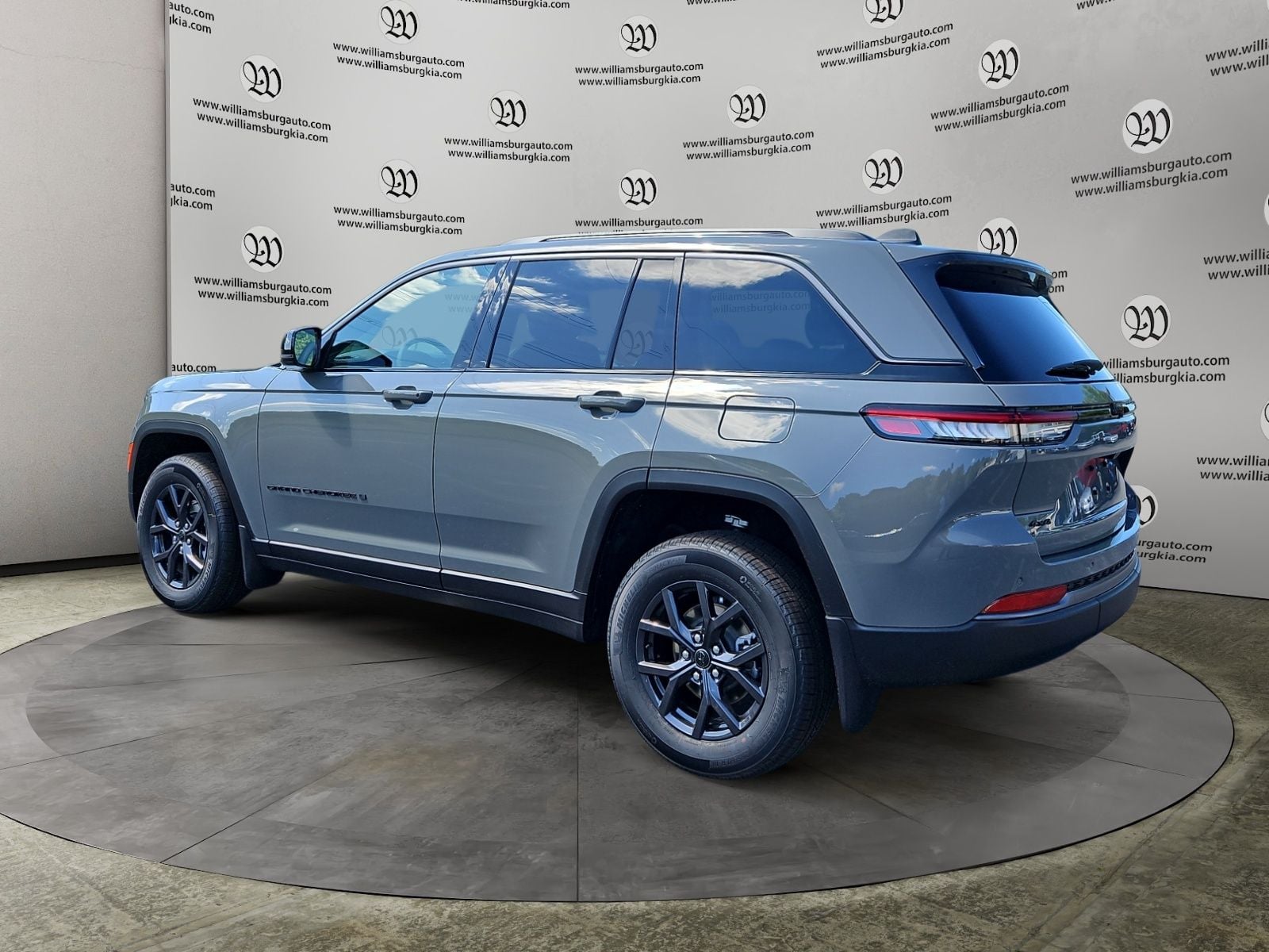 2027 Jeep Grand Cherokee Laredo Altitude Photo in Williamsburg VA 23185