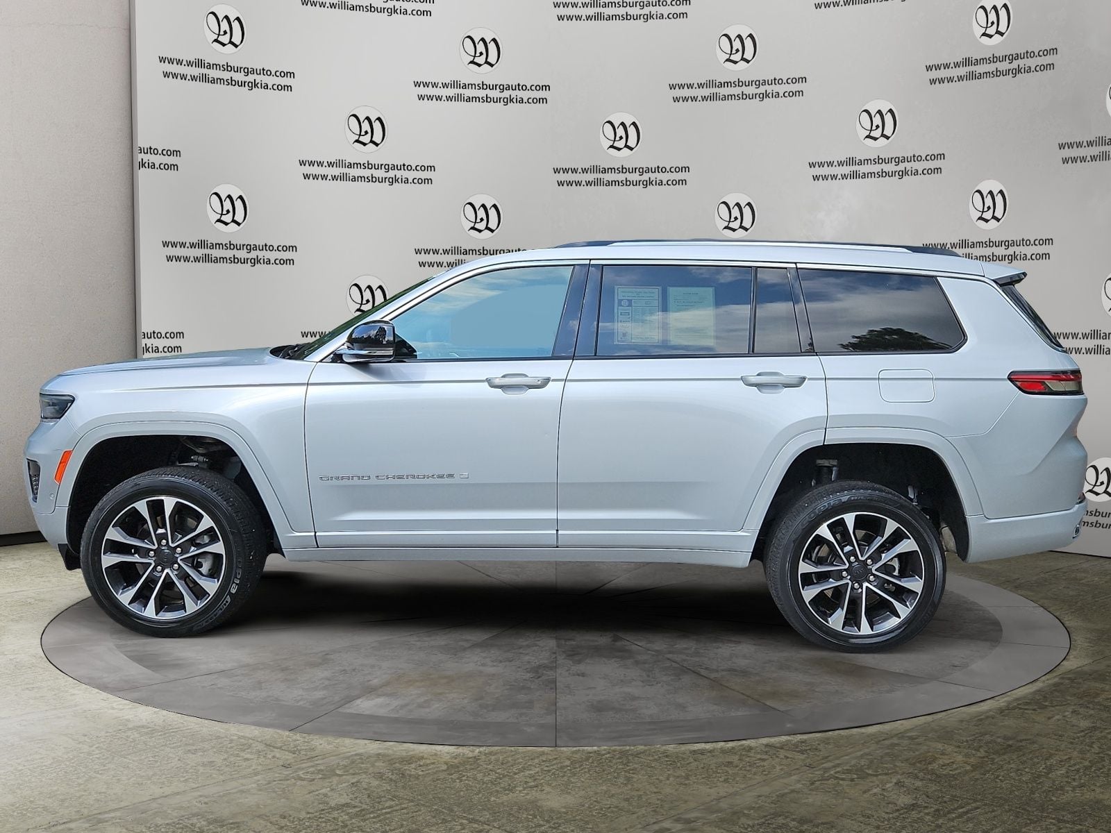 2021 Jeep Grand Cherokee L Overland Photo in Williamsburg VA 23185