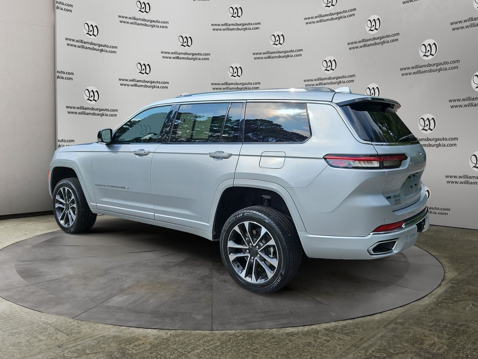 2021 Jeep Grand Cherokee L Overland Photo in Williamsburg VA 23185