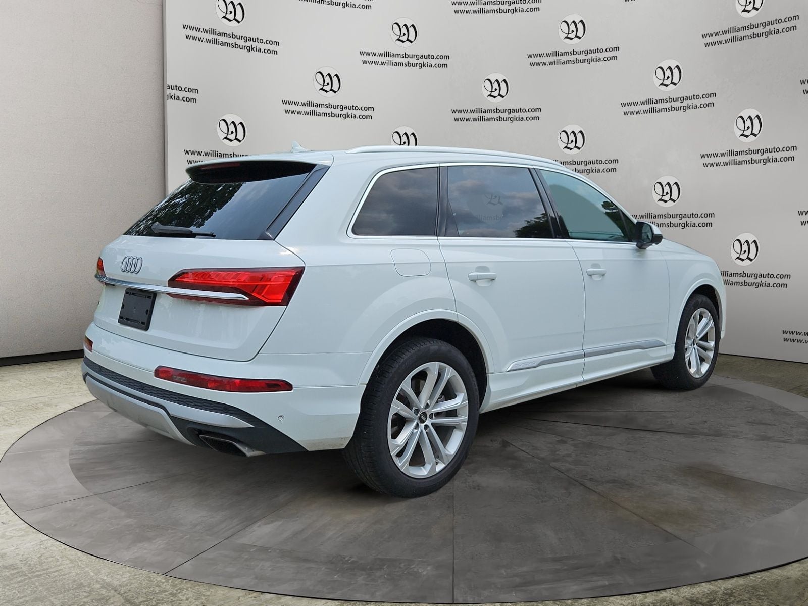 2025 Audi Q7 55 Premium Plus Photo in Williamsburg VA 23185