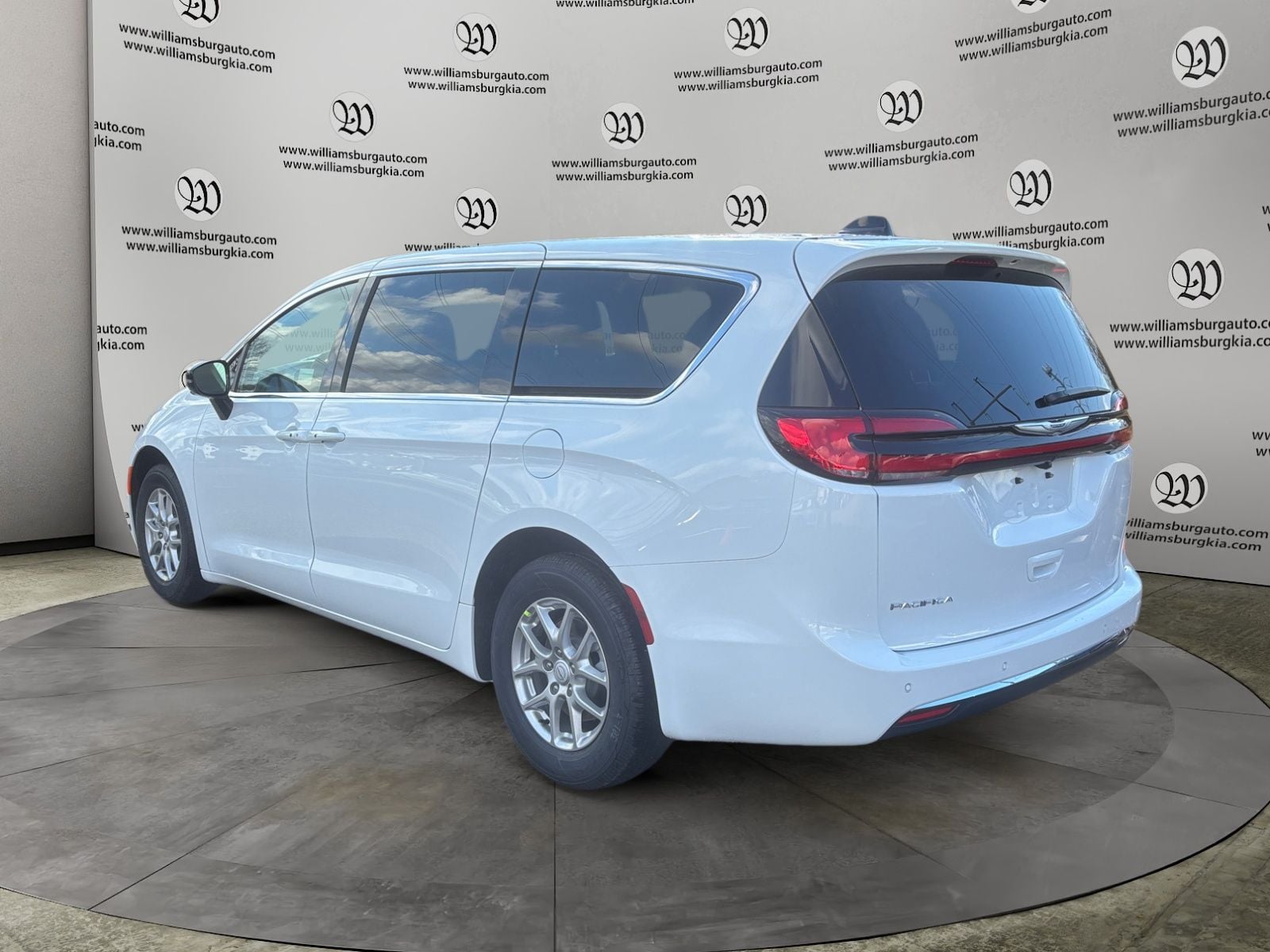 2026 Chrysler Pacifica Select Photo in Williamsburg VA 23185