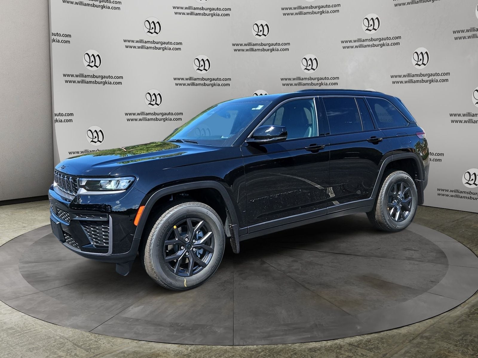 2027 Jeep Grand Cherokee Laredo Altitude Photo in Williamsburg VA 23185