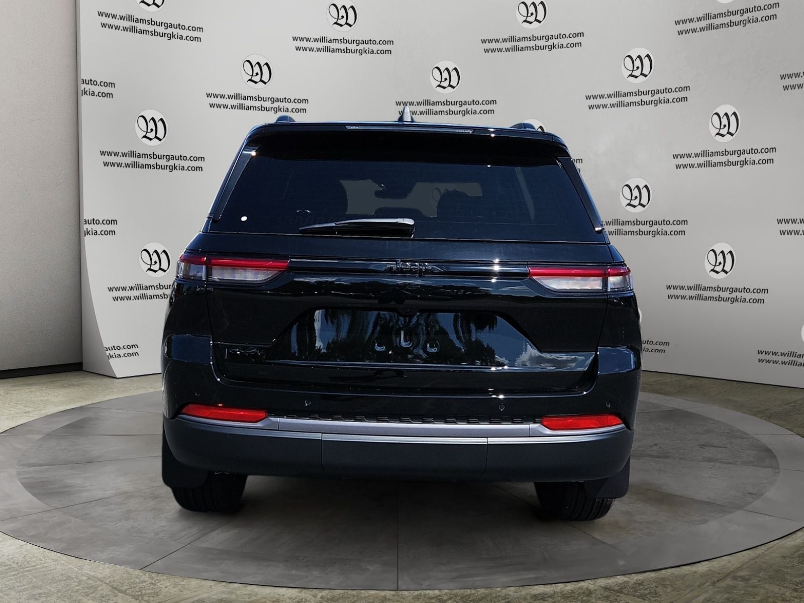 2027 Jeep Grand Cherokee Laredo Altitude Photo in Williamsburg VA 23185