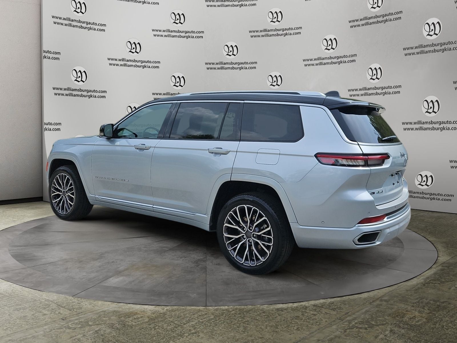 2022 Jeep Grand Cherokee L Summit Photo in Williamsburg VA 23185