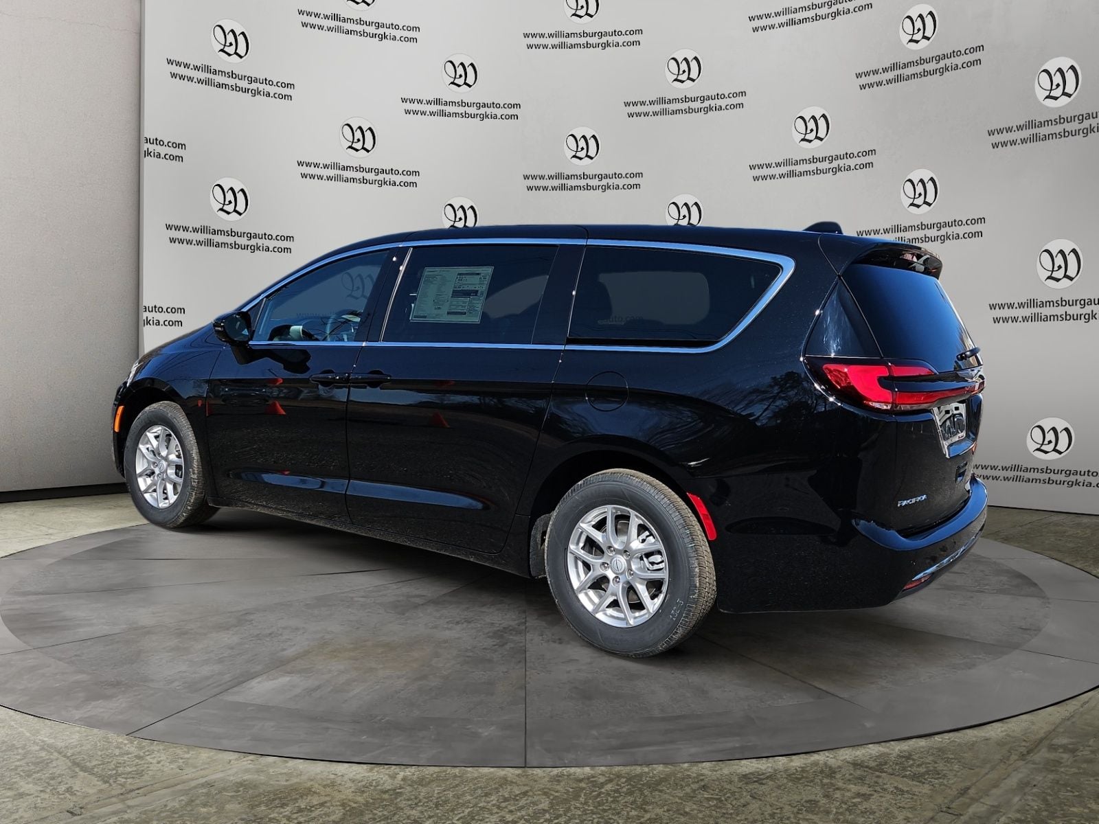 2026 Chrysler Pacifica Select Photo in Williamsburg VA 23185