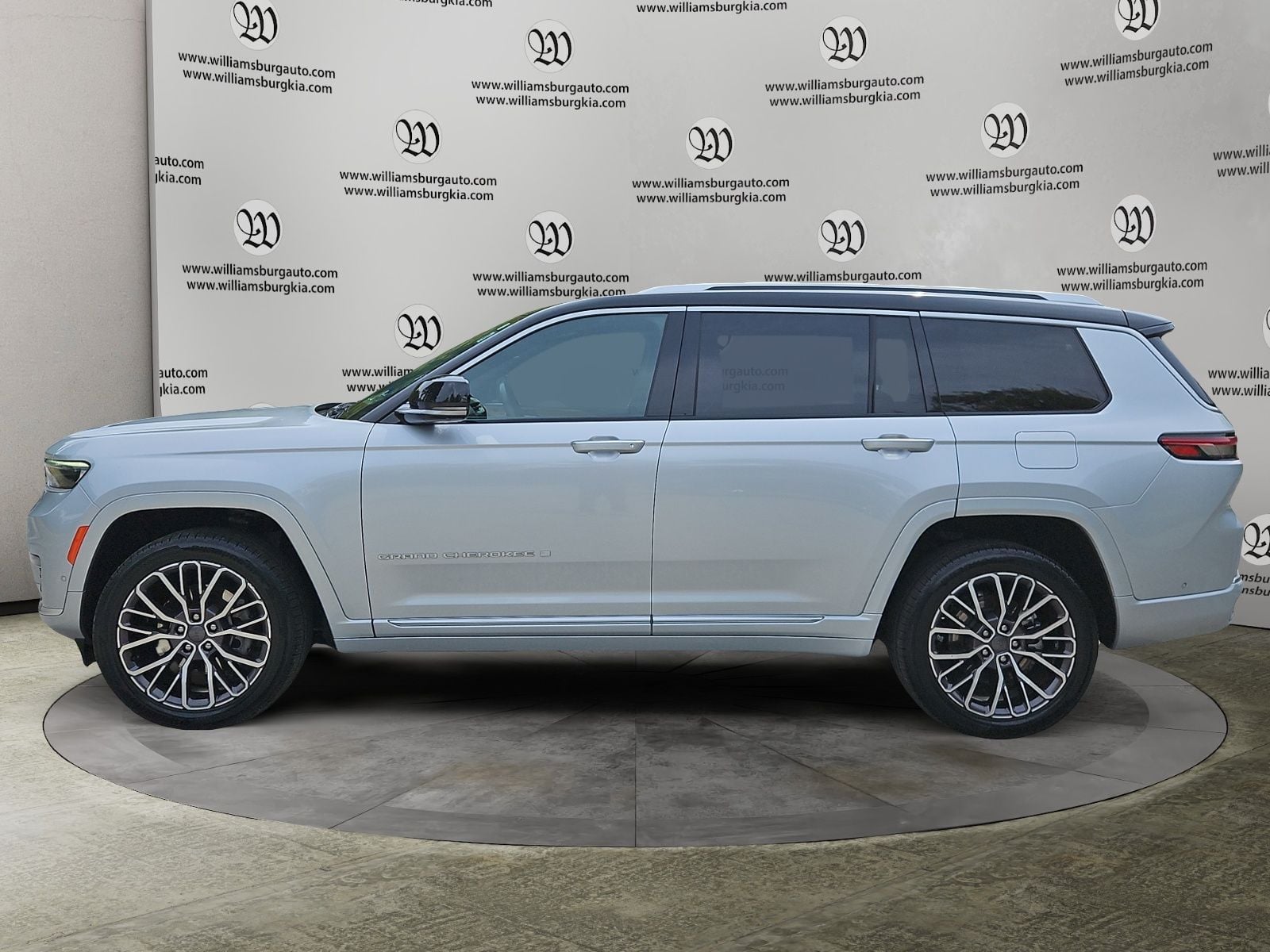 2022 Jeep Grand Cherokee L Summit Photo in Williamsburg VA 23185