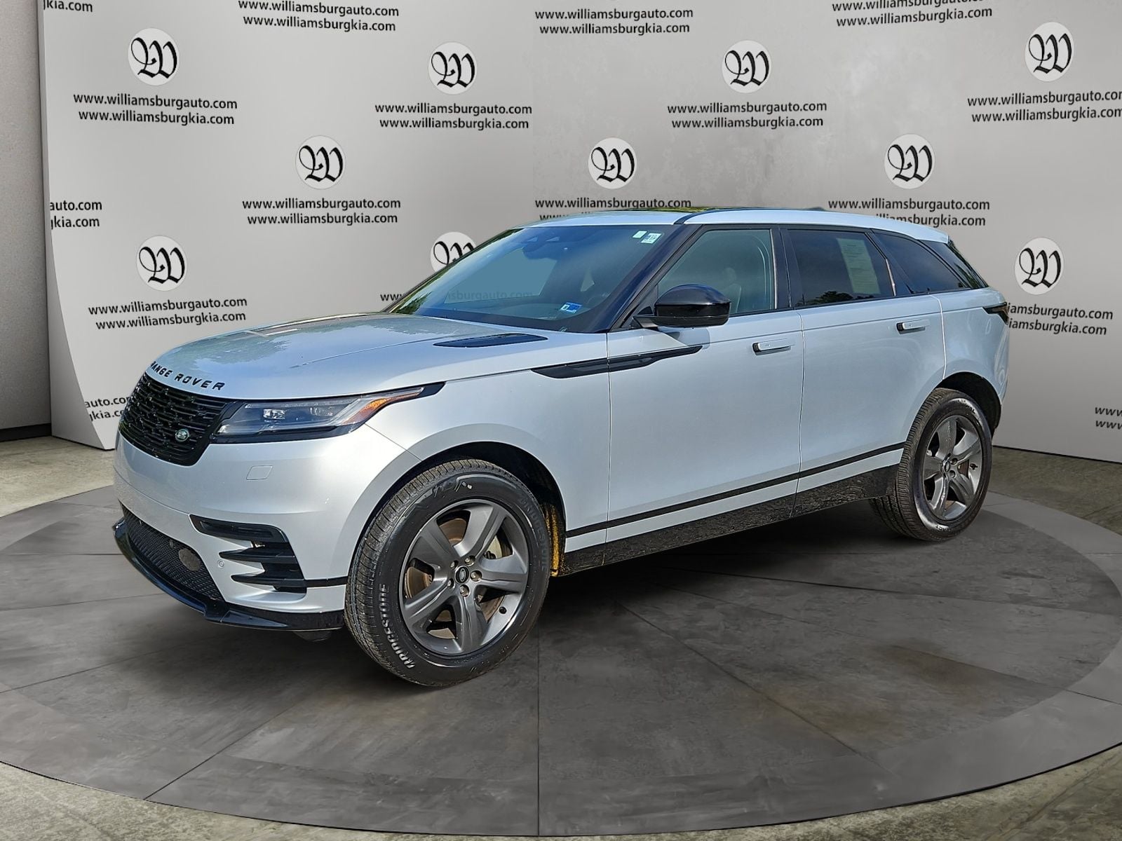 2025 Land Rover Range Rover Velar Dynamic SE Photo in Williamsburg VA 23185