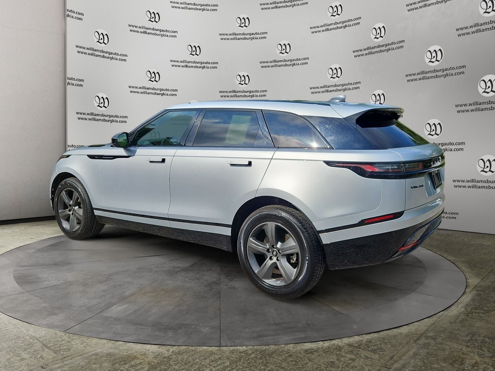 2025 Land Rover Range Rover Velar Dynamic SE Photo in Williamsburg VA 23185