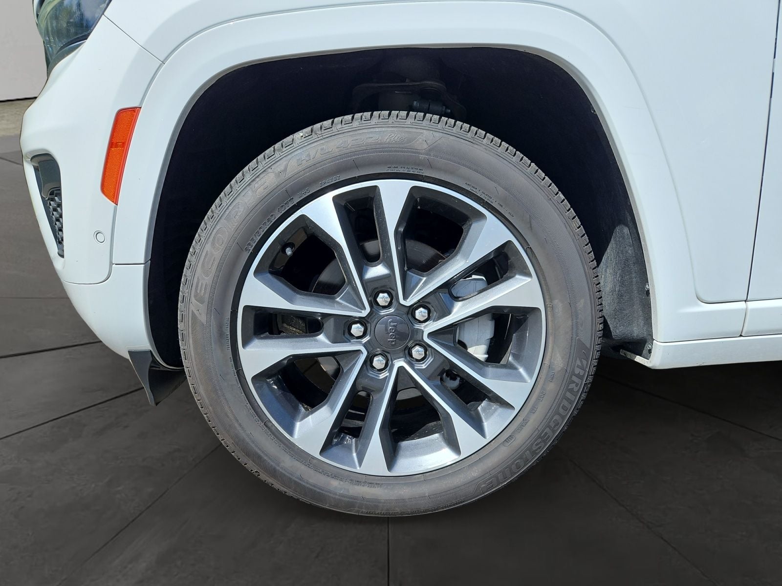 Pre-Owned 2022 Jeep Grand Cherokee Overland - photo - 13