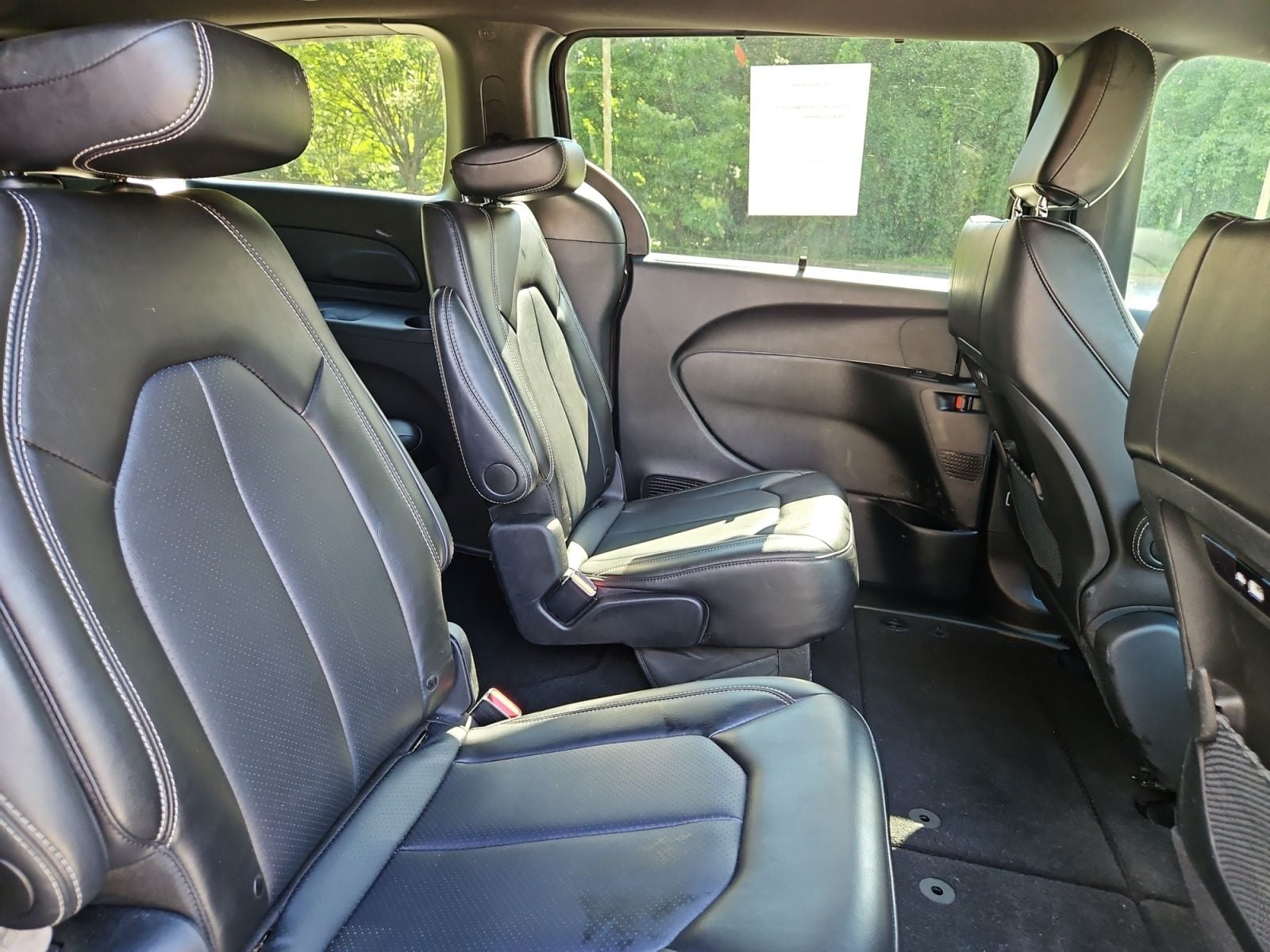 Pre-Owned 2025 Chrysler Pacifica Select - photo - 16