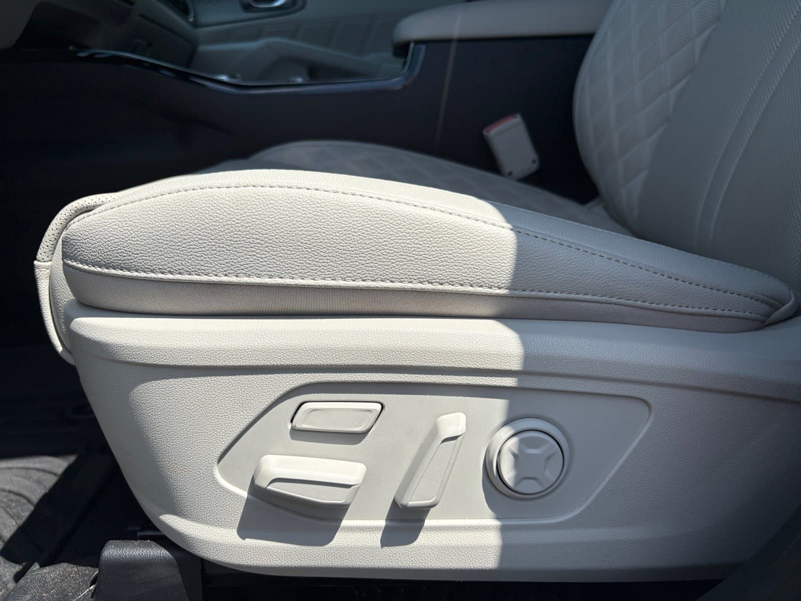 Pre-Owned 2025 Kia Sorento Plug-In Hybrid SX Prestige - photo - 24