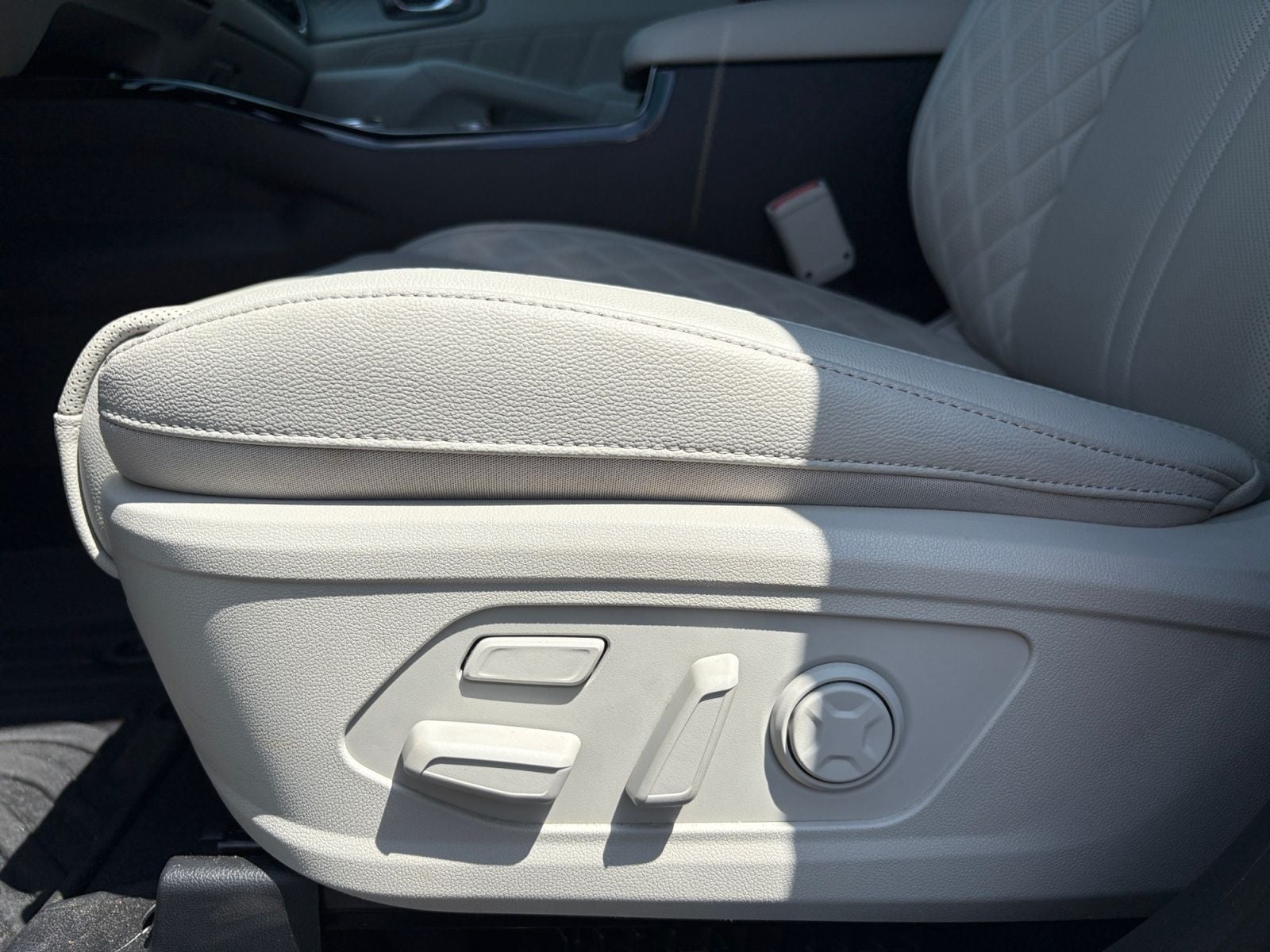 Pre-Owned 2025 Kia Sorento Plug-In Hybrid SX Prestige - photo - 24