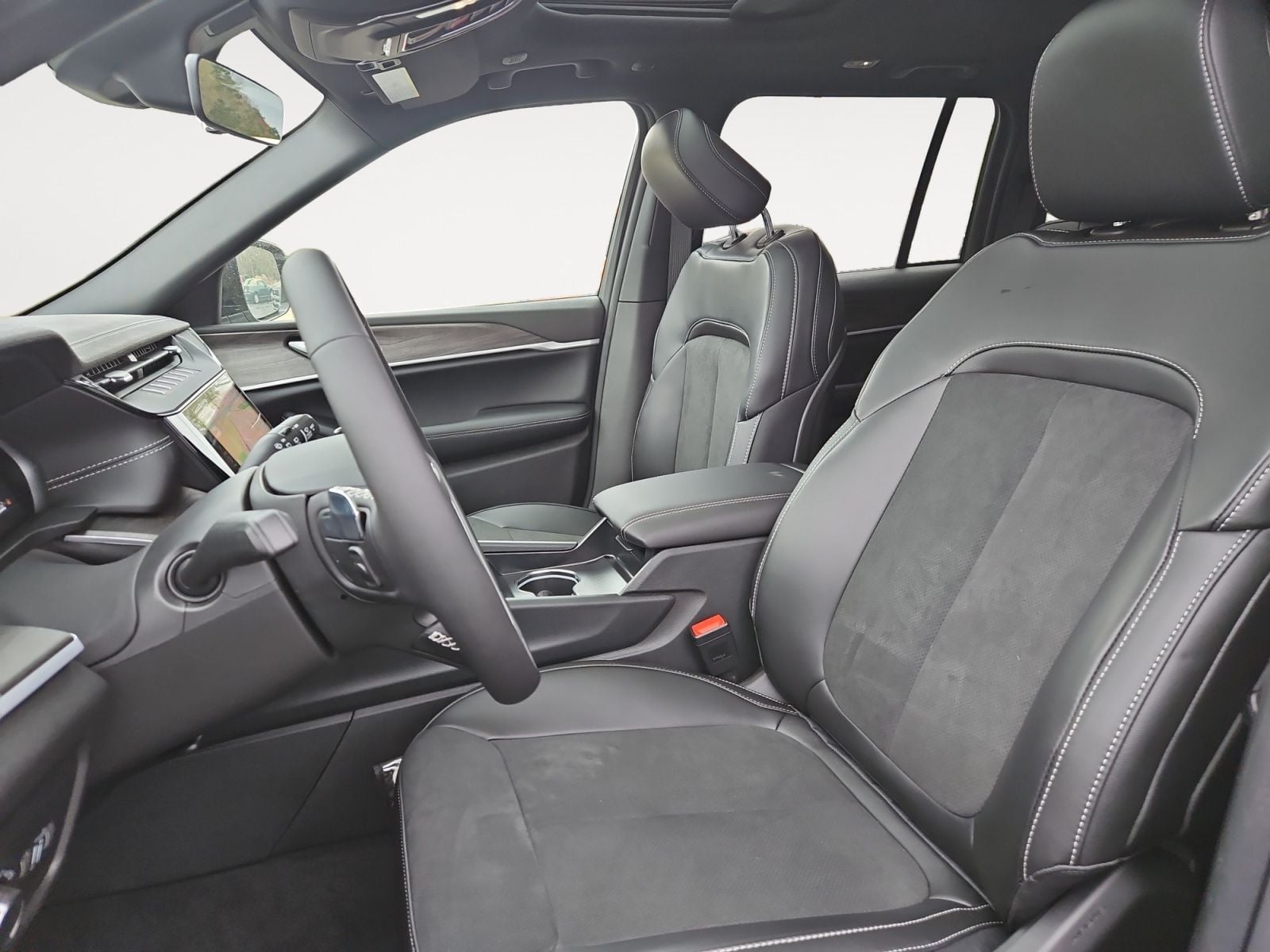 New 2026 Jeep Grand Cherokee Altitude - photo - 8