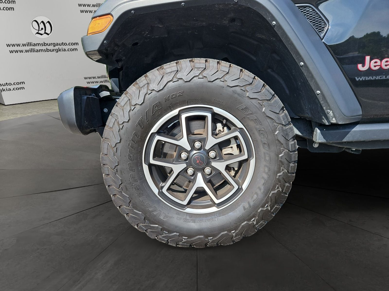 Pre-Owned 2024 Jeep Wrangler Rubicon - photo - 13