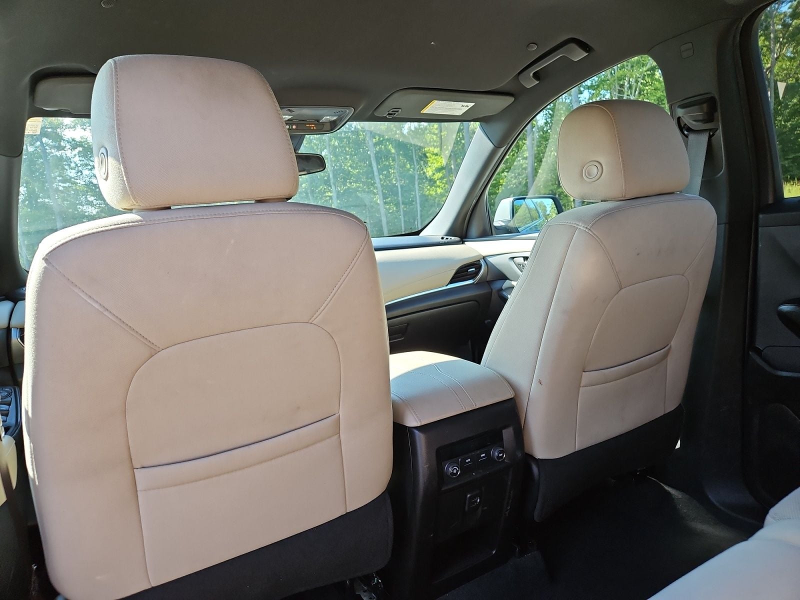 Pre-Owned 2023 Chevrolet Traverse LS - photo - 18