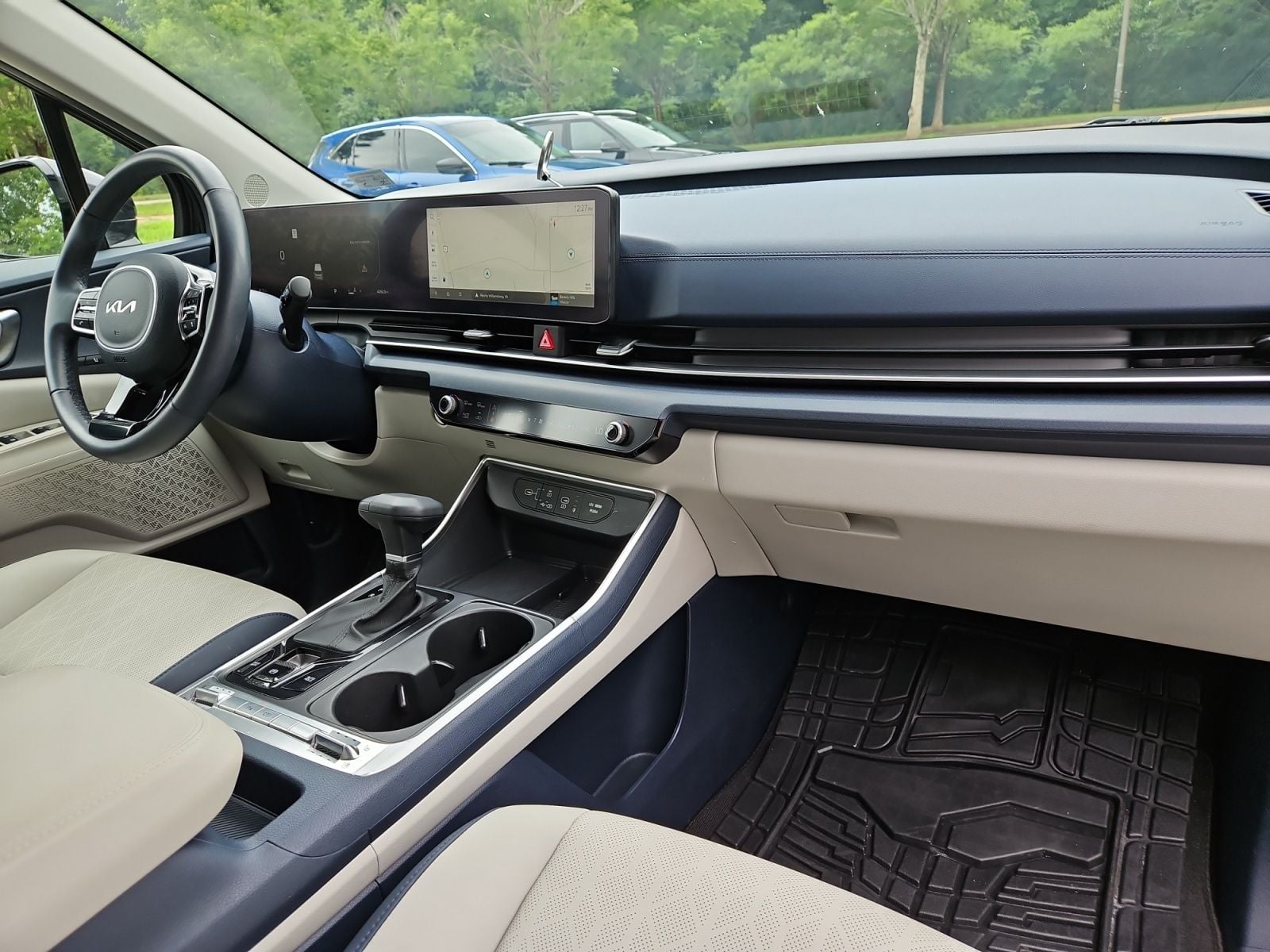 Pre-Owned 2025 Kia Carnival SX - photo - 15