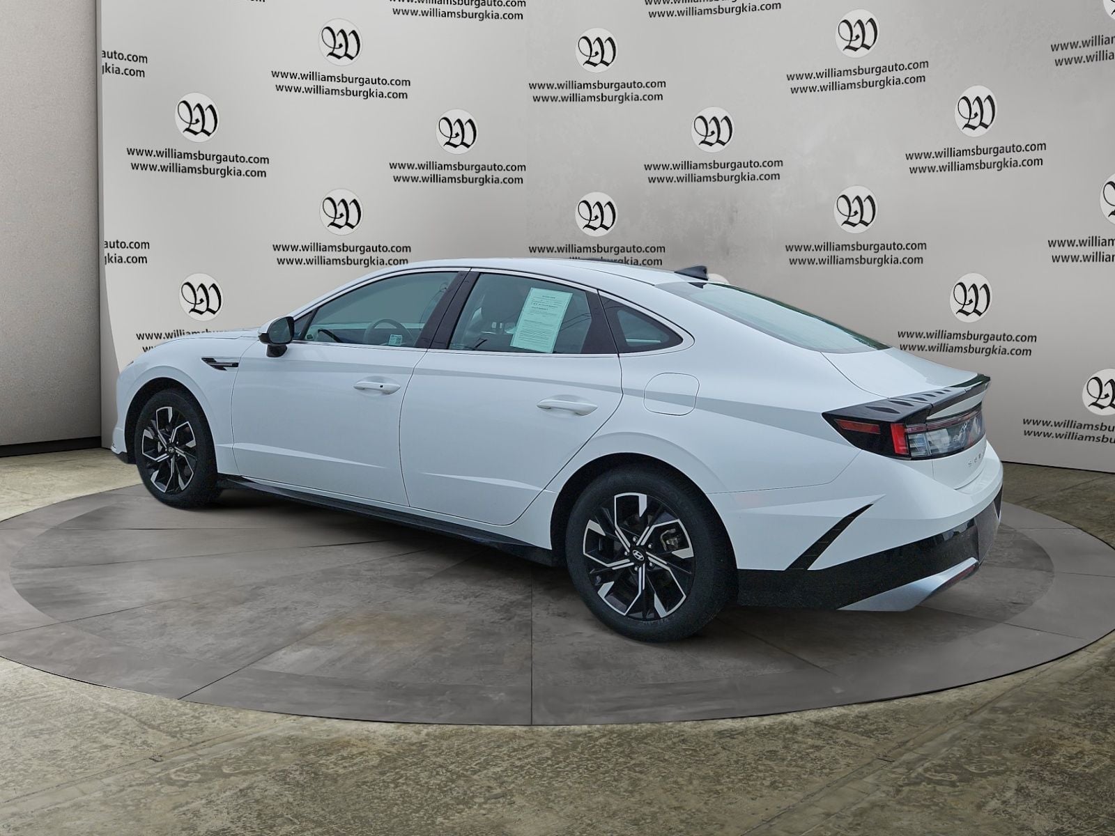 Pre-Owned 2025 Hyundai Sonata SEL - photo - 2