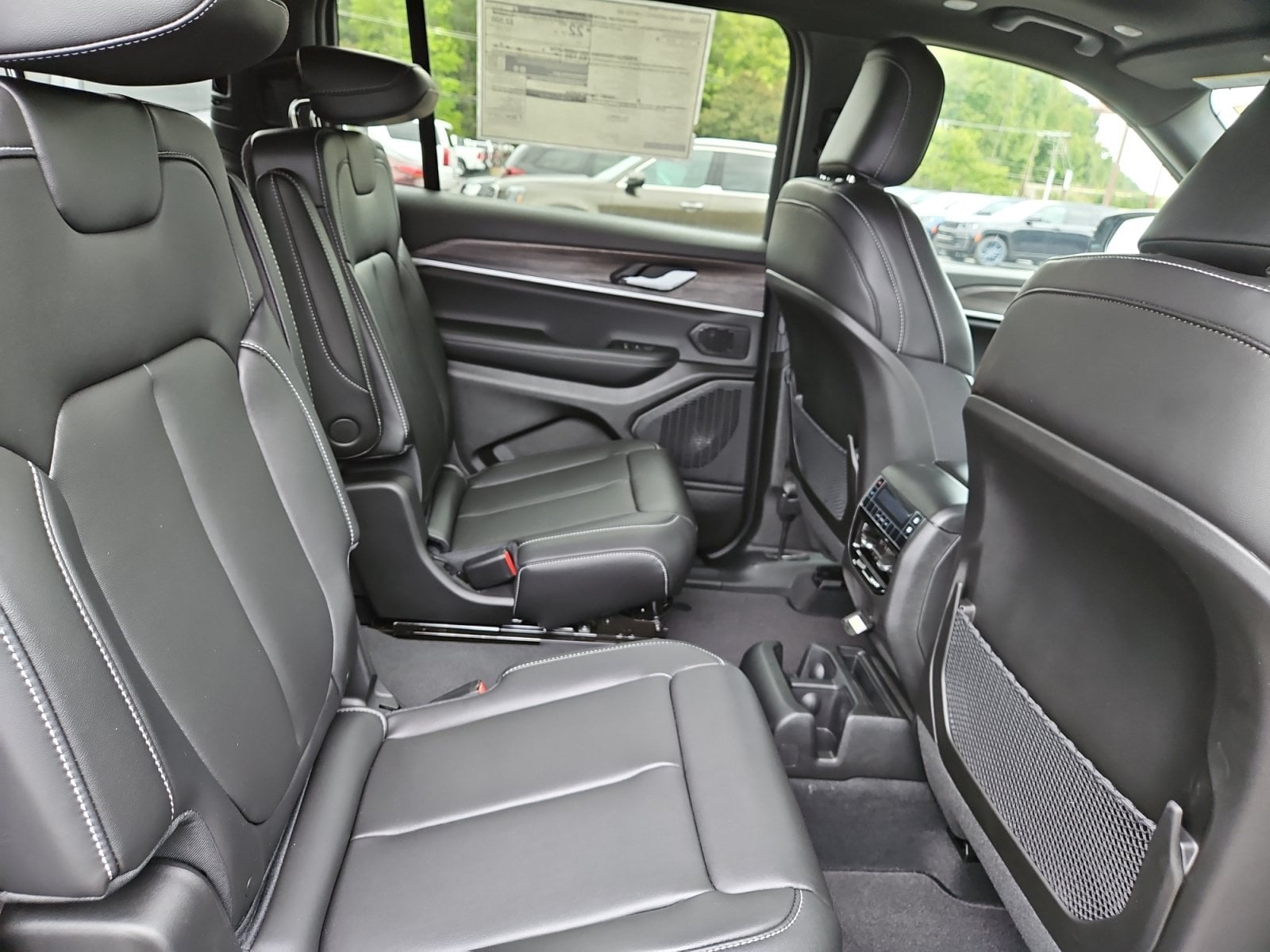 New 2027 Jeep Grand Cherokee L Limited - photo - 16