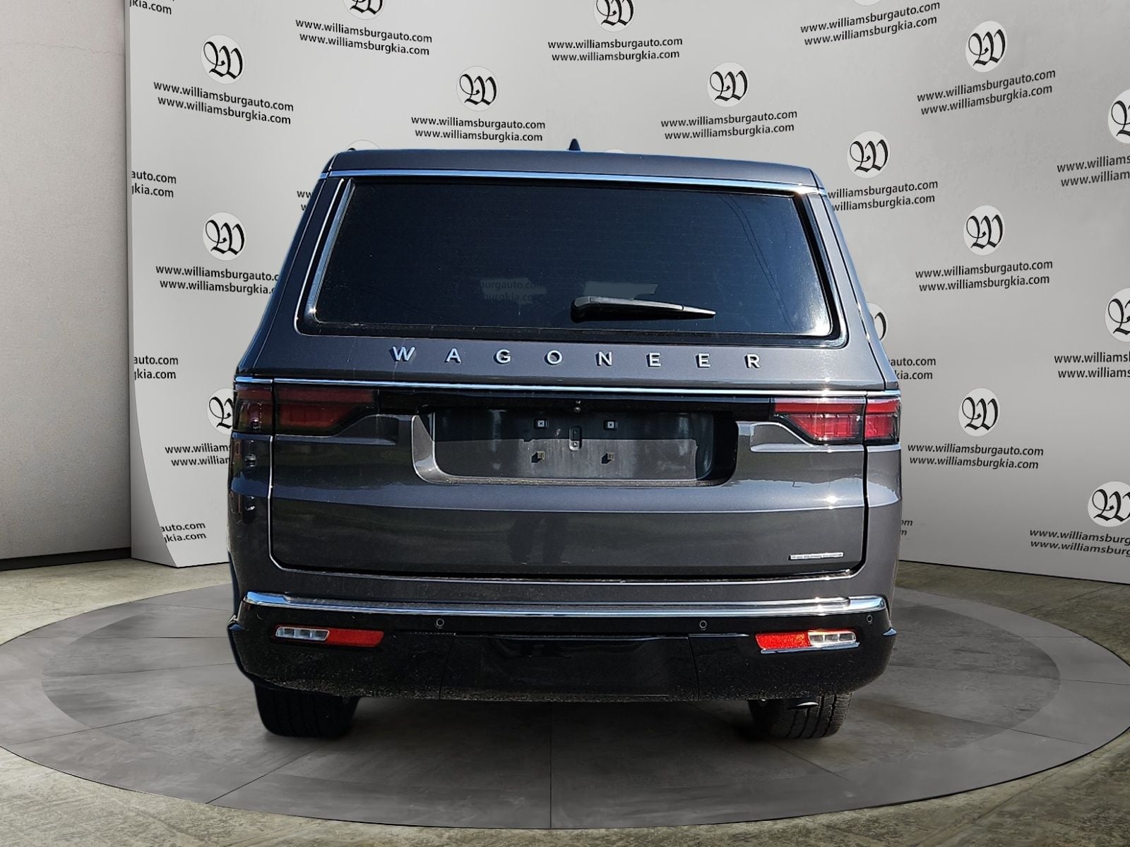 Pre-Owned 2024 Jeep Wagoneer L Series II - photo - 3