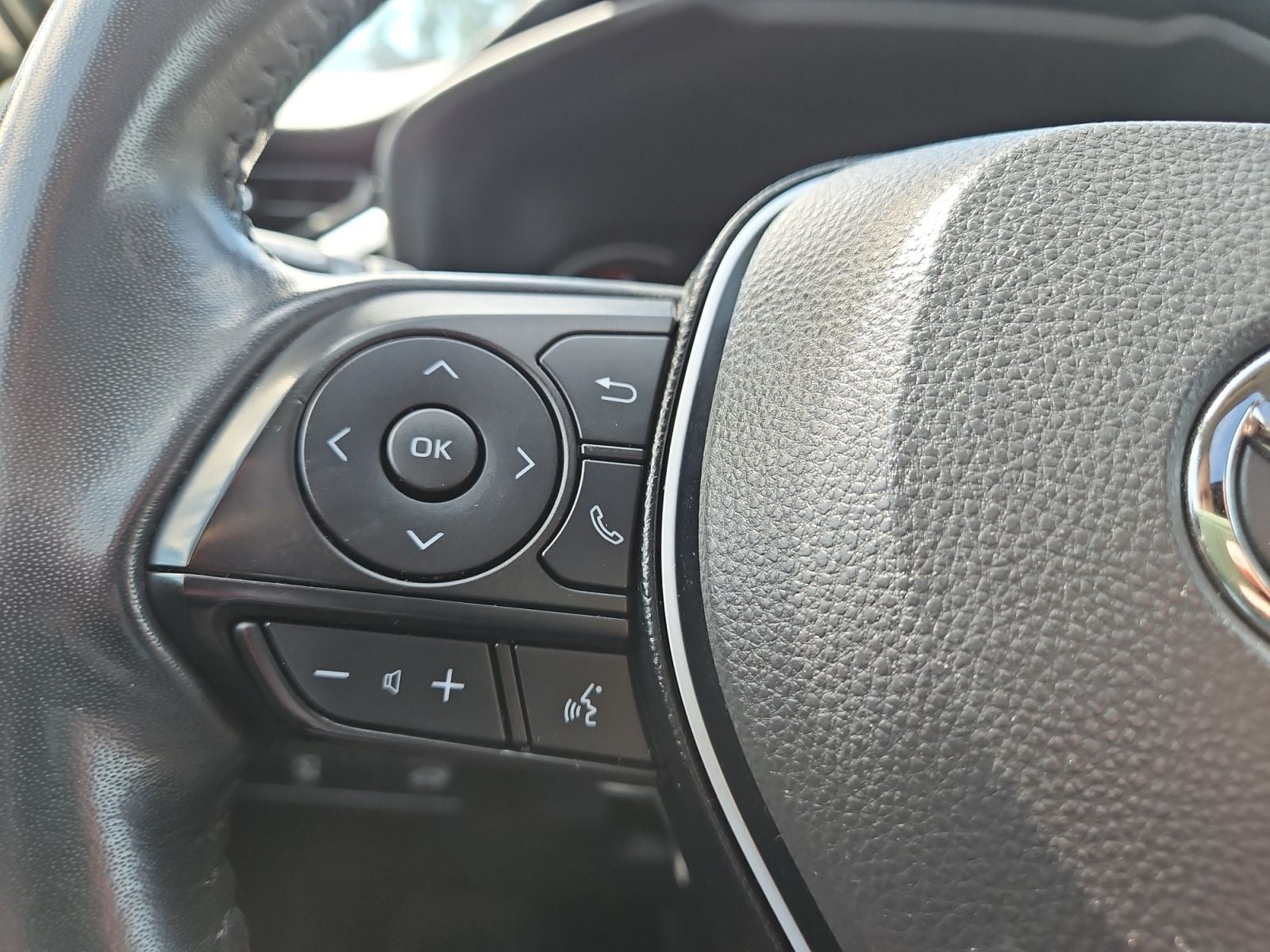 Pre-Owned 2019 Toyota RAV4 Limited - photo - 24