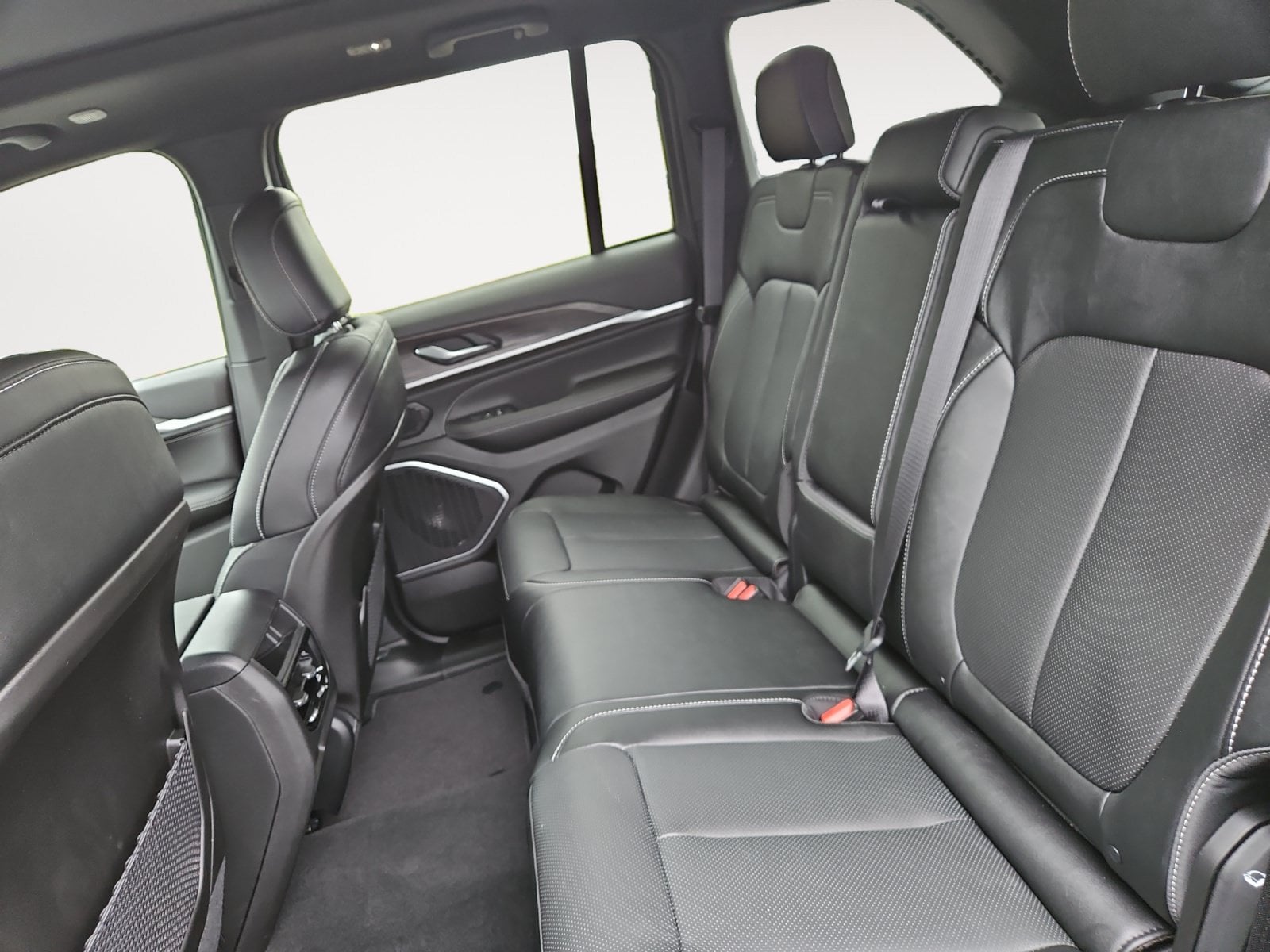 New 2026 Jeep Grand Cherokee Limited Reserve - photo - 12