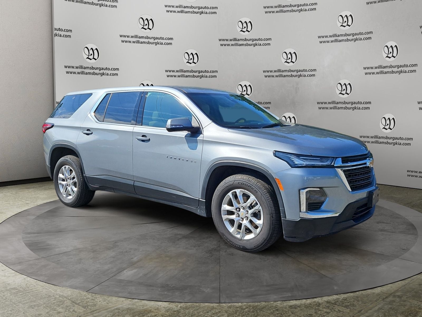 Pre-Owned 2023 Chevrolet Traverse LS - photo - 6
