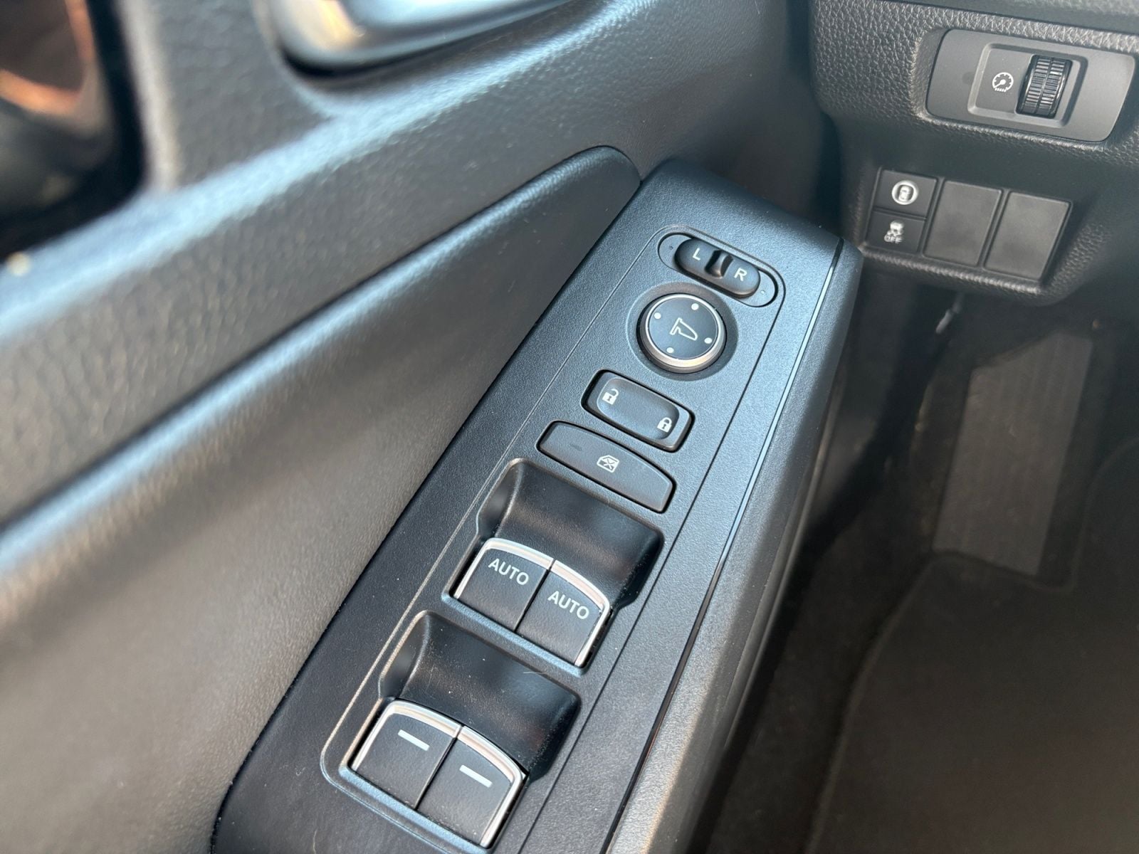 Pre-Owned 2023 Honda Civic EX-L - photo - 20
