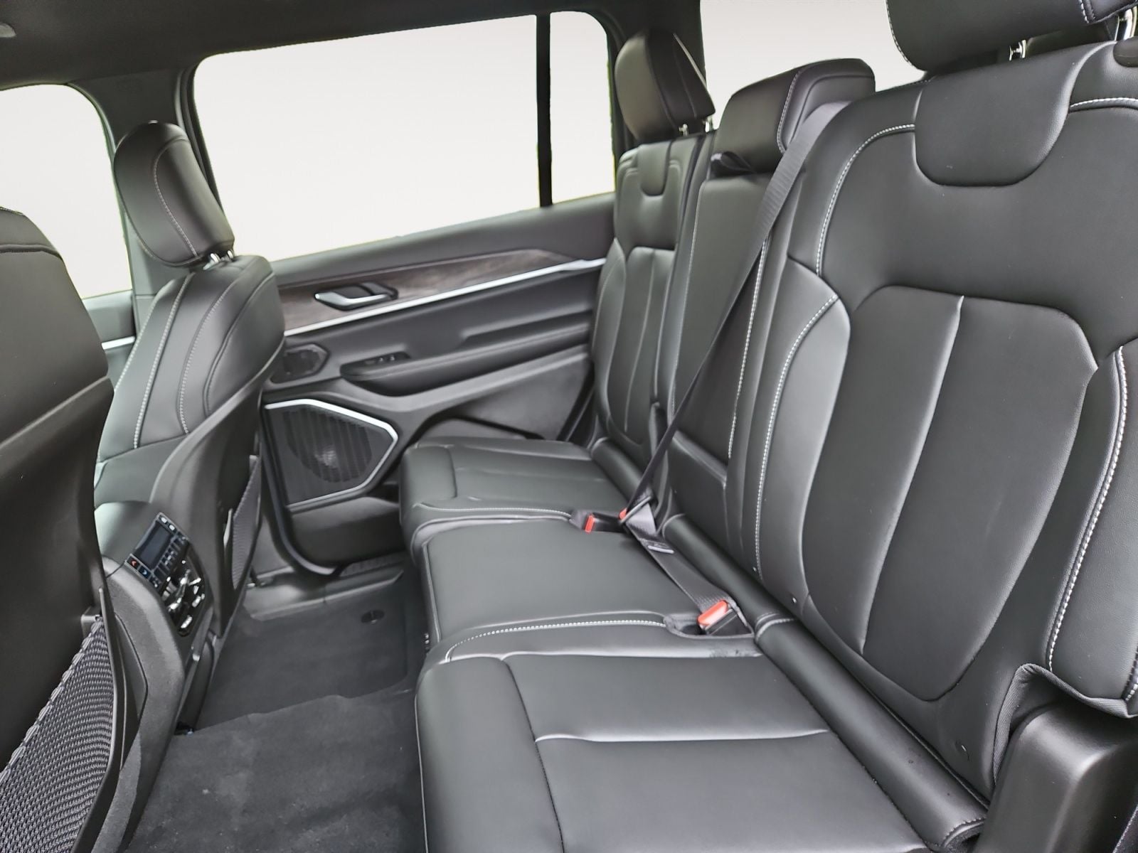 New 2026 Jeep Grand Cherokee L Limited - photo - 12