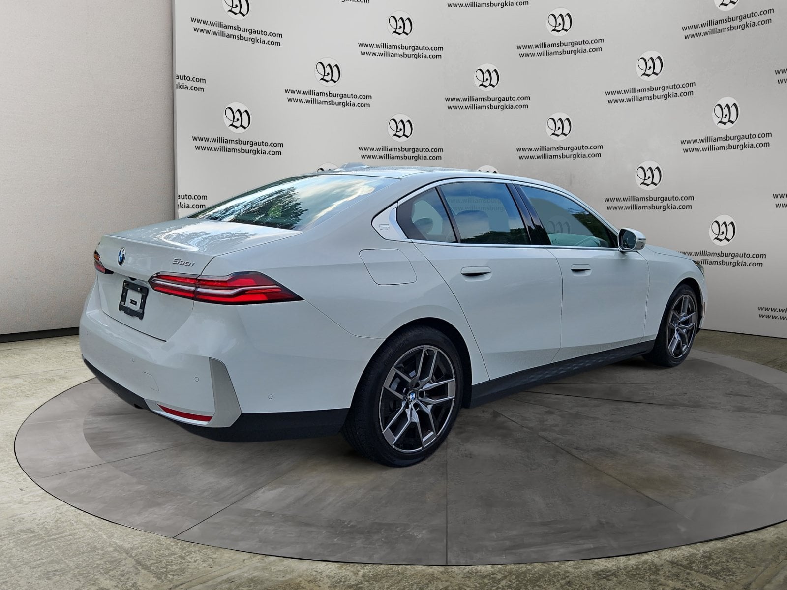 Pre-Owned 2026 BMW 5 Series 530i xDrive - photo - 4