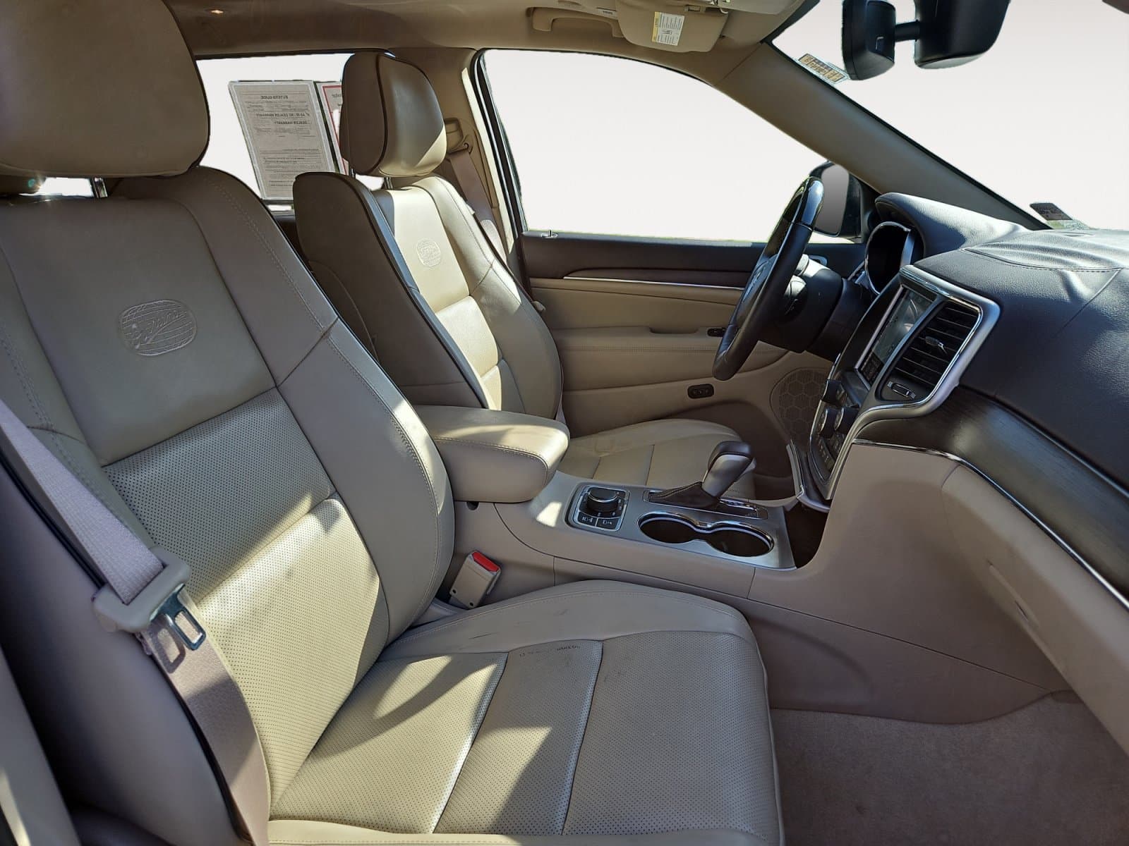 Pre-Owned 2018 Jeep Grand Cherokee Overland - photo - 14
