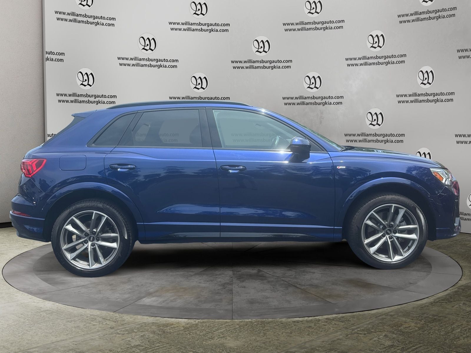 Pre-Owned 2024 Audi Q3 Premium Plus - photo - 5