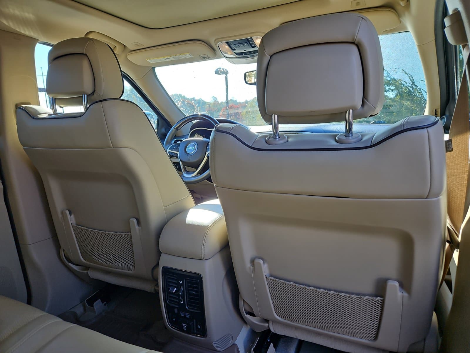 Pre-Owned 2017 Jeep Grand Cherokee Overland - photo - 17