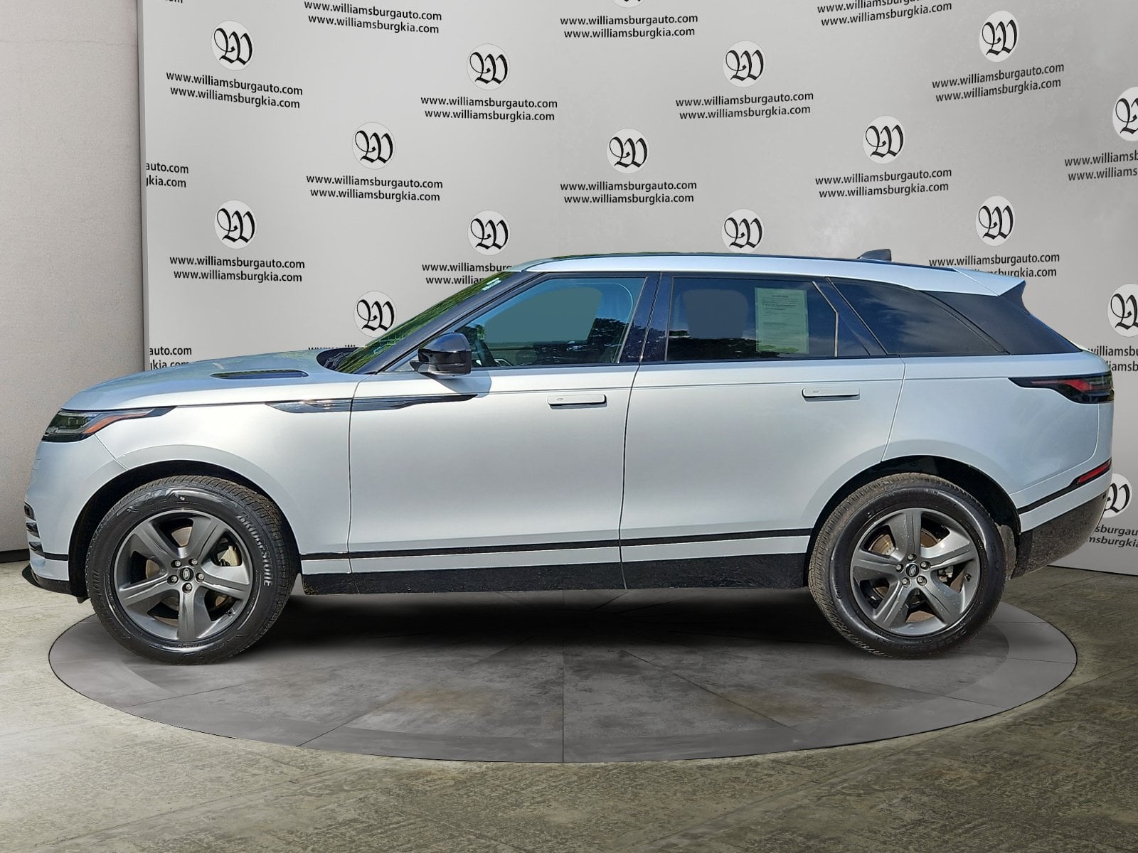 Pre-Owned 2025 Land Rover Range Rover Velar Dynamic SE - photo - 1