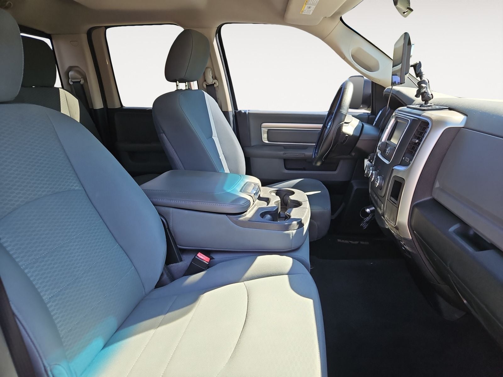 Pre-Owned 2017 Ram 1500 SLT - photo - 14