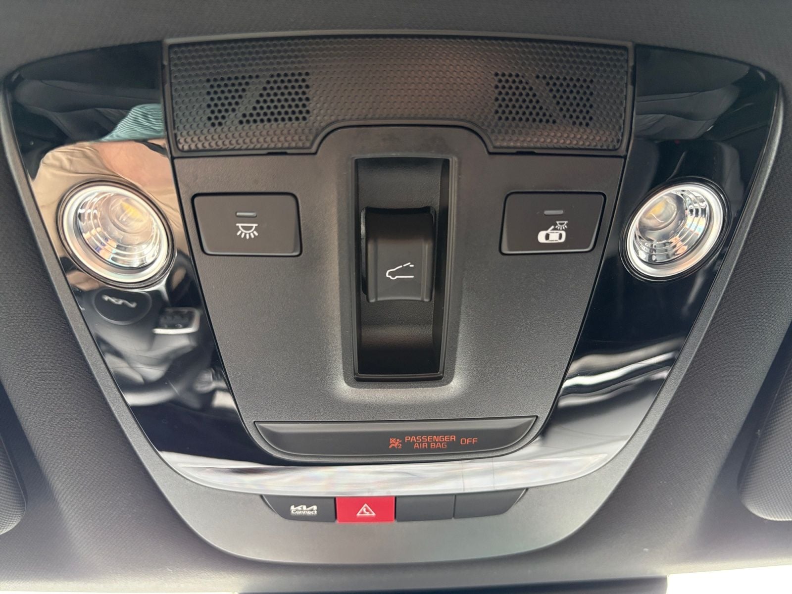 Pre-Owned 2024 Kia Sportage Plug-In Hybrid X-Line Prestige - photo - 28