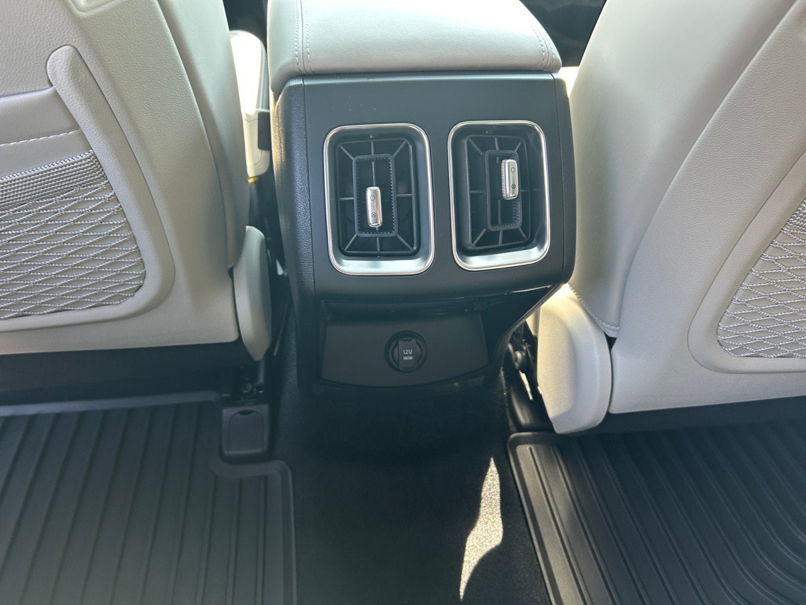 New 2026 Kia Sorento Hybrid EX - photo - 24