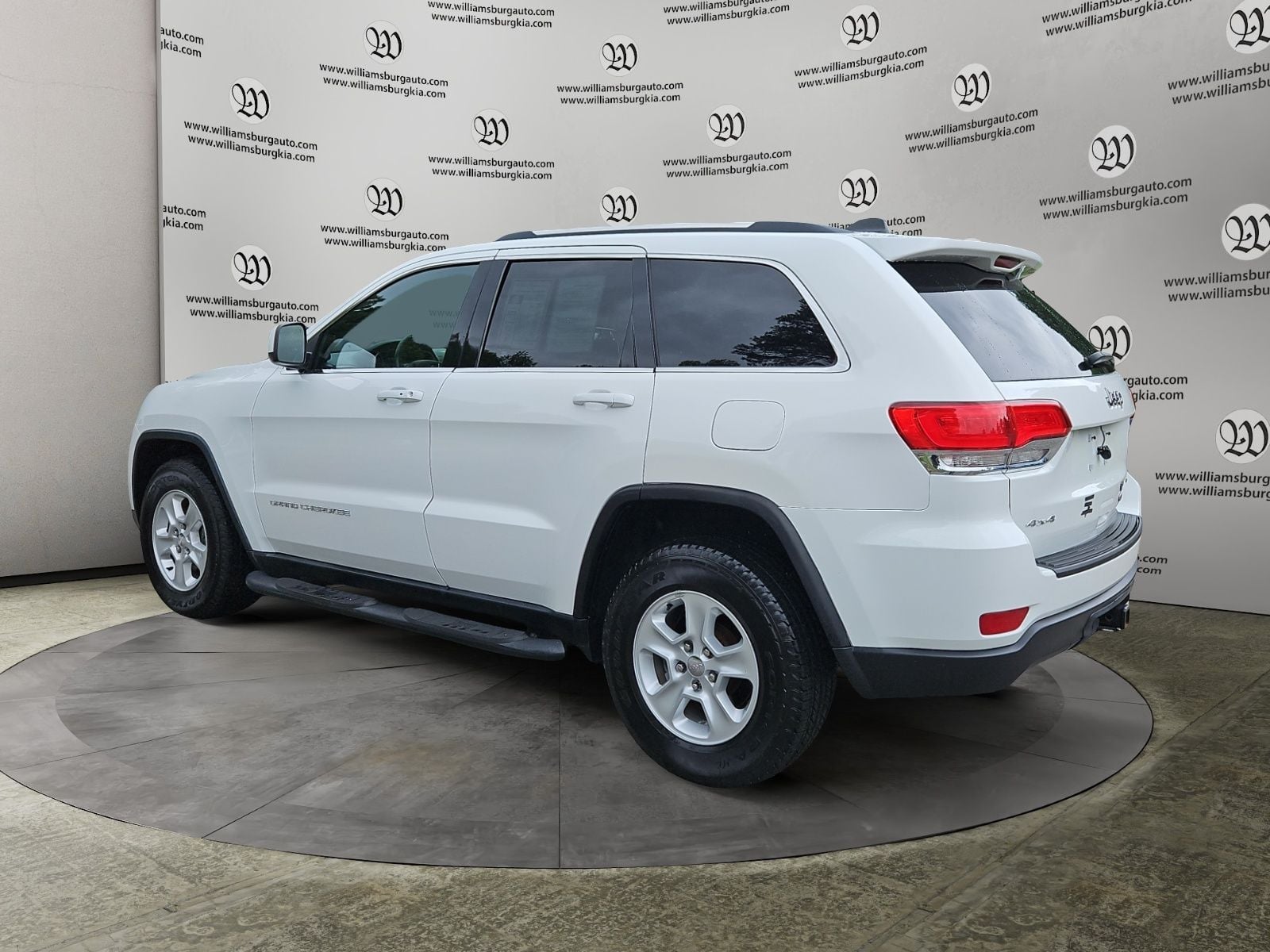 Pre-Owned 2015 Jeep Grand Cherokee Laredo - photo - 2