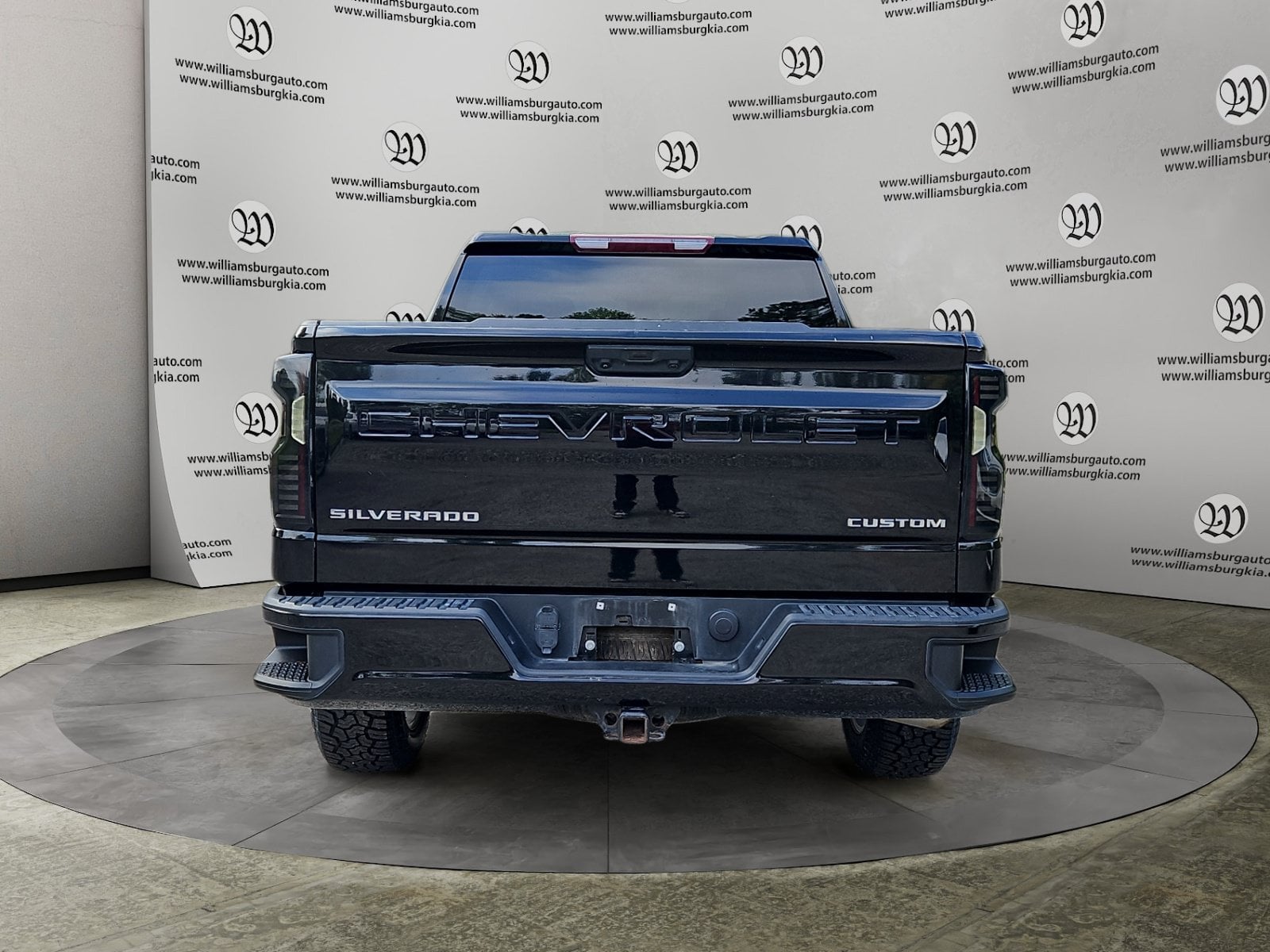 Pre-Owned 2022 Chevrolet Silverado 1500 Custom - photo - 3
