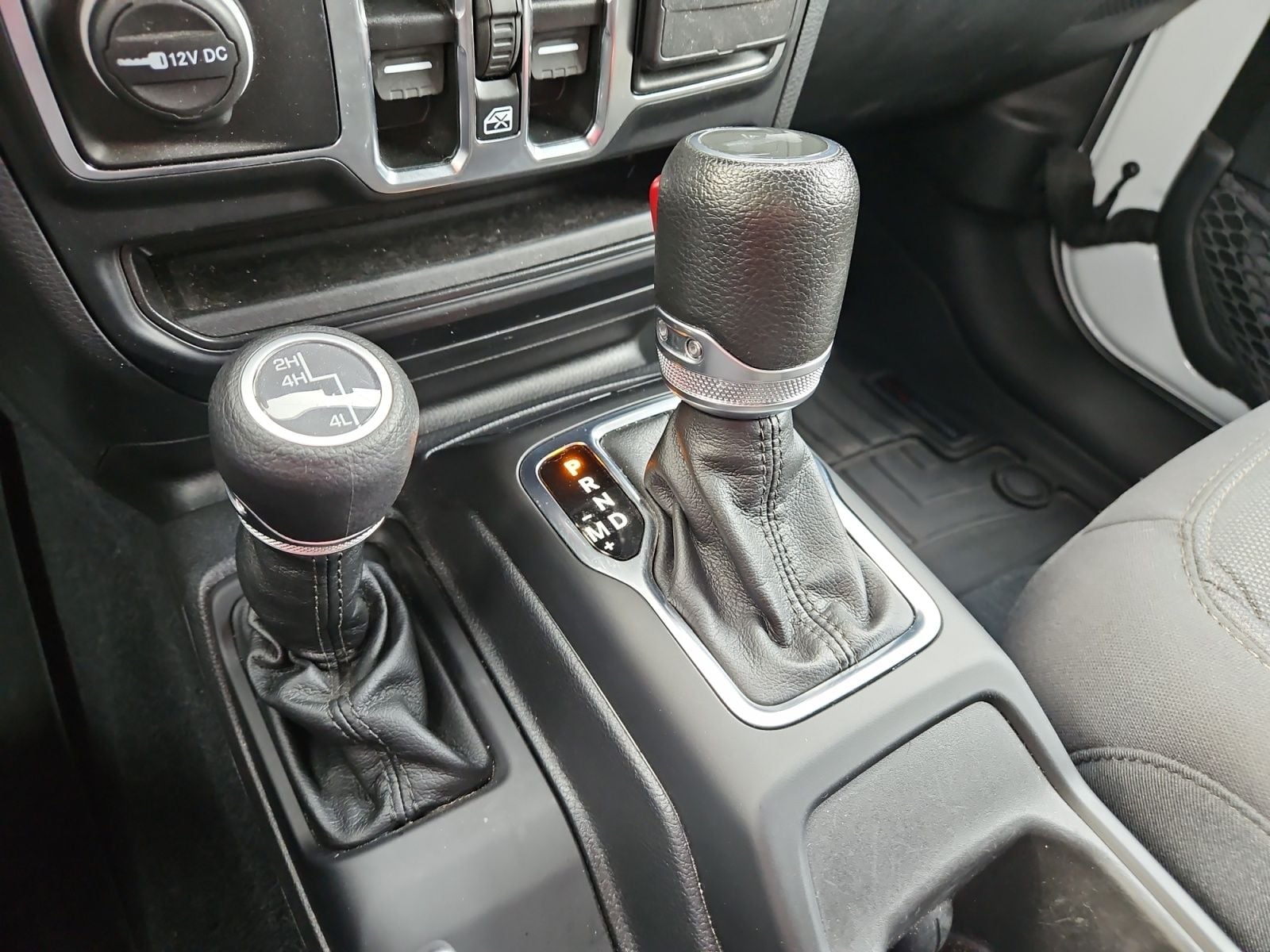 Pre-Owned 2023 Jeep Wrangler Sport S - photo - 25