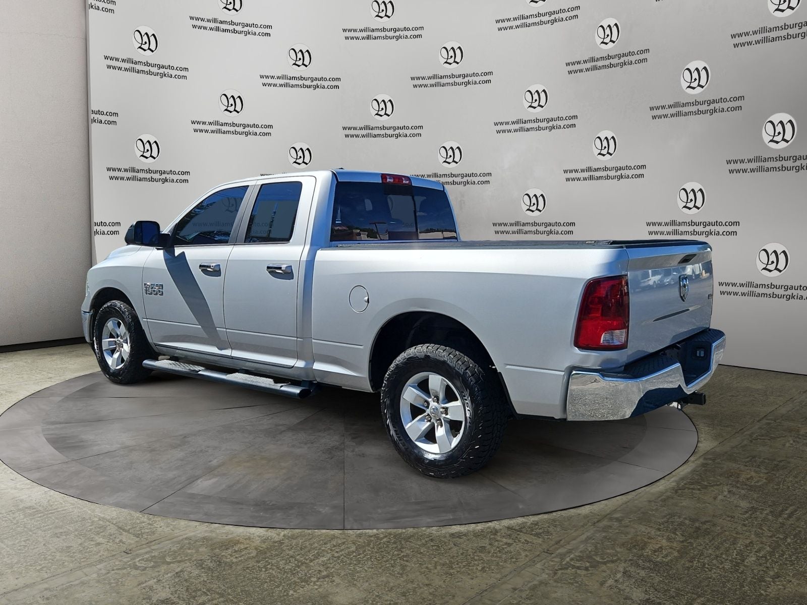Pre-Owned 2017 Ram 1500 SLT - photo - 2