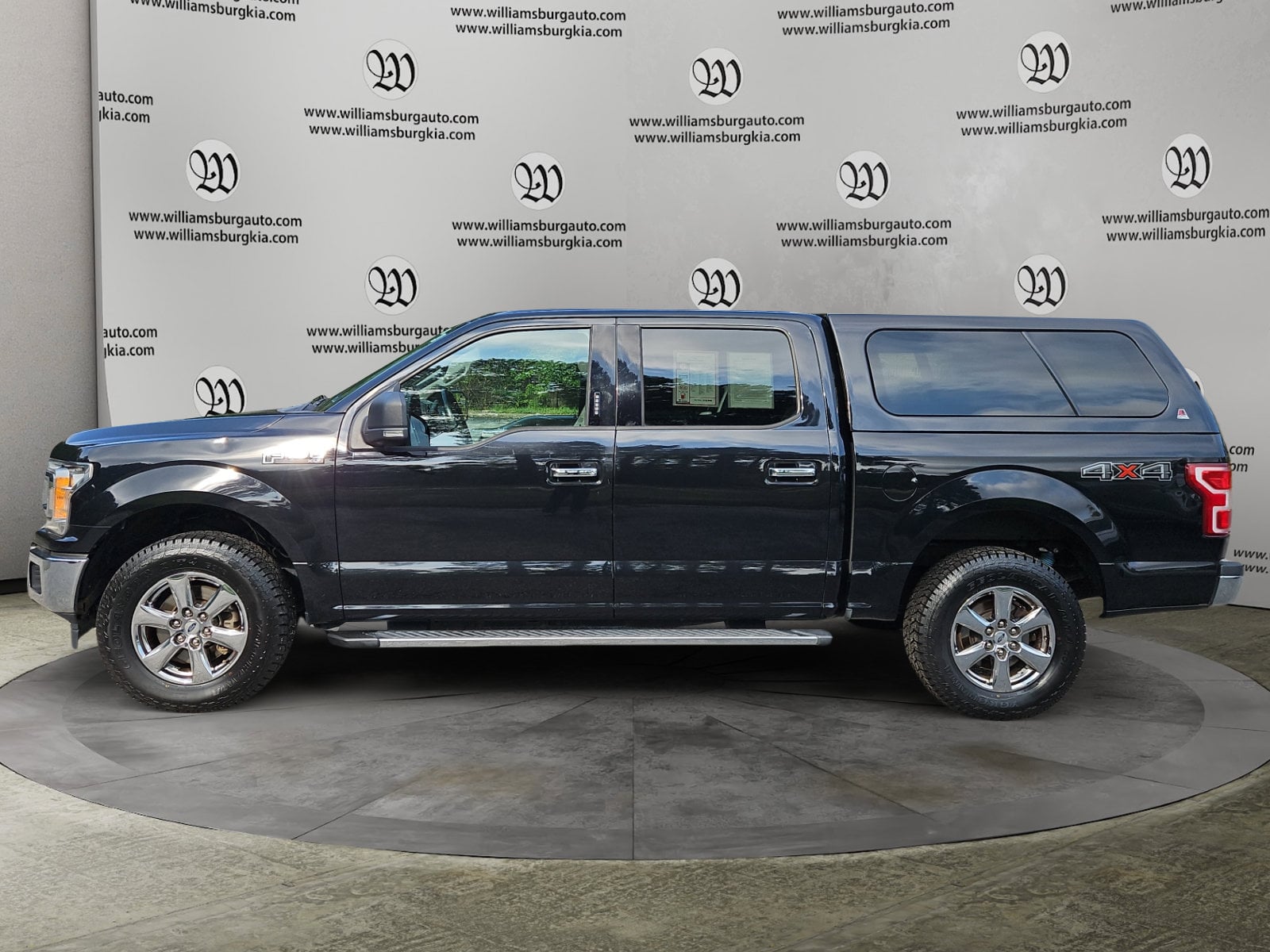 Pre-Owned 2019 Ford F-150 XLT - photo - 1