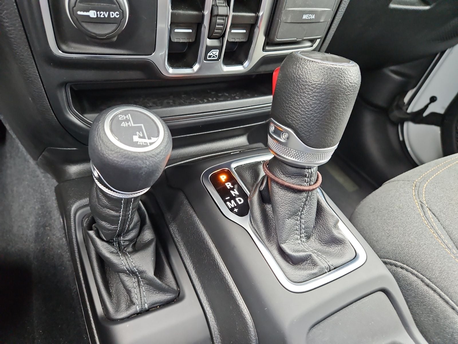 Pre-Owned 2024 Jeep Wrangler Sport S - photo - 25