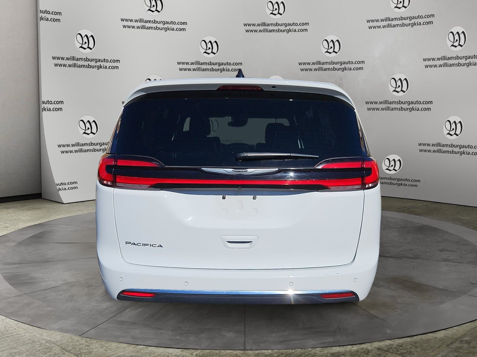 Pre-Owned 2025 Chrysler Pacifica Select - photo - 3
