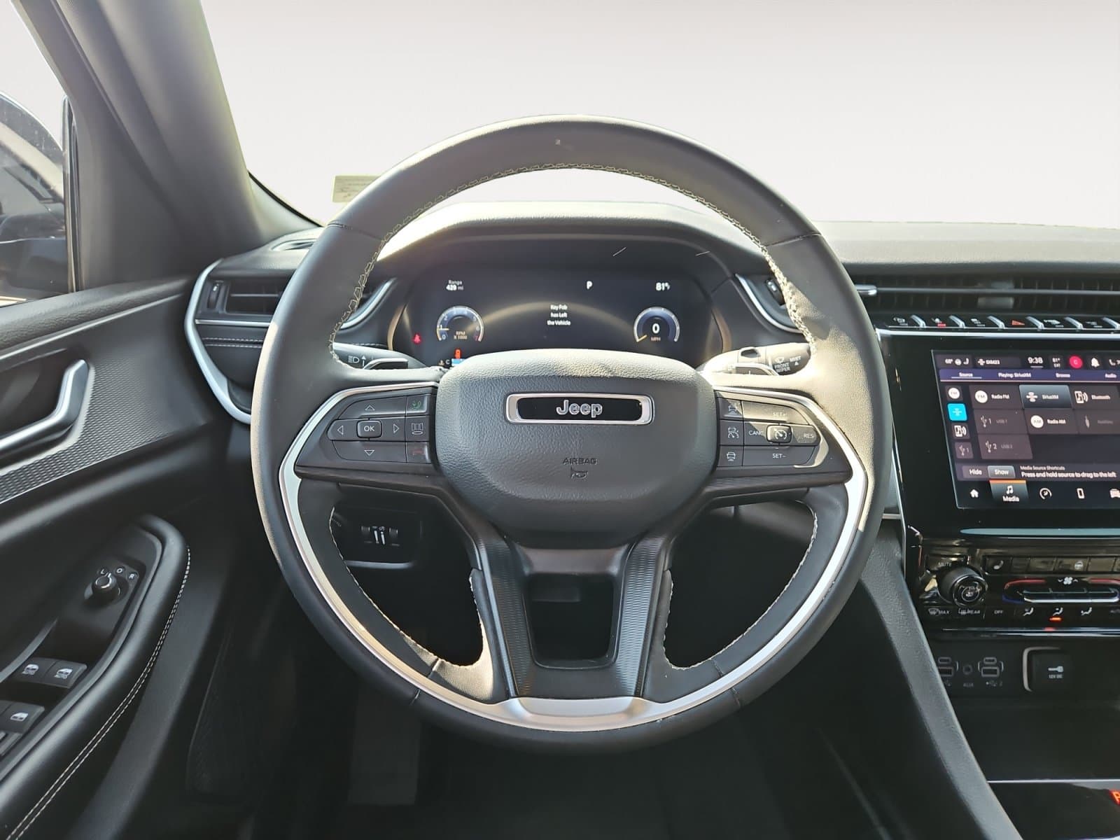 Pre-Owned 2024 Jeep Grand Cherokee Altitude - photo - 11
