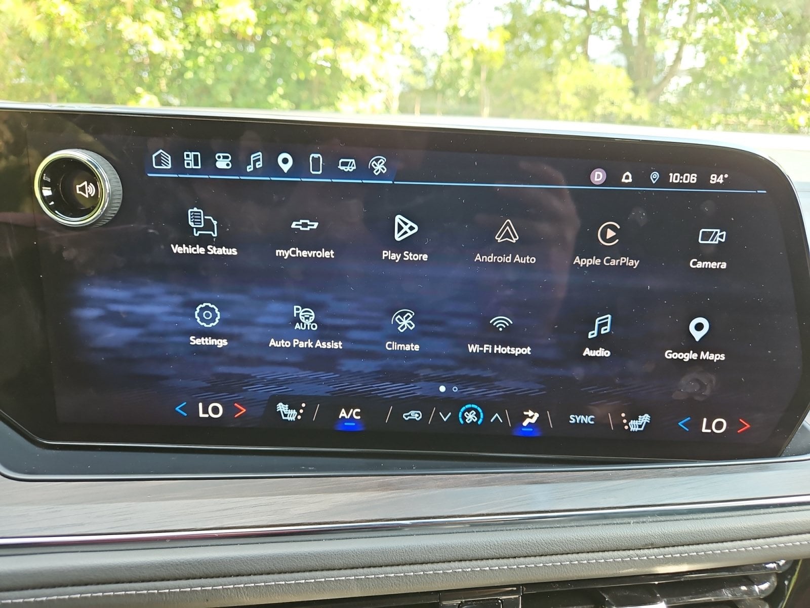 Pre-Owned 2025 Chevrolet Suburban LT - photo - 27