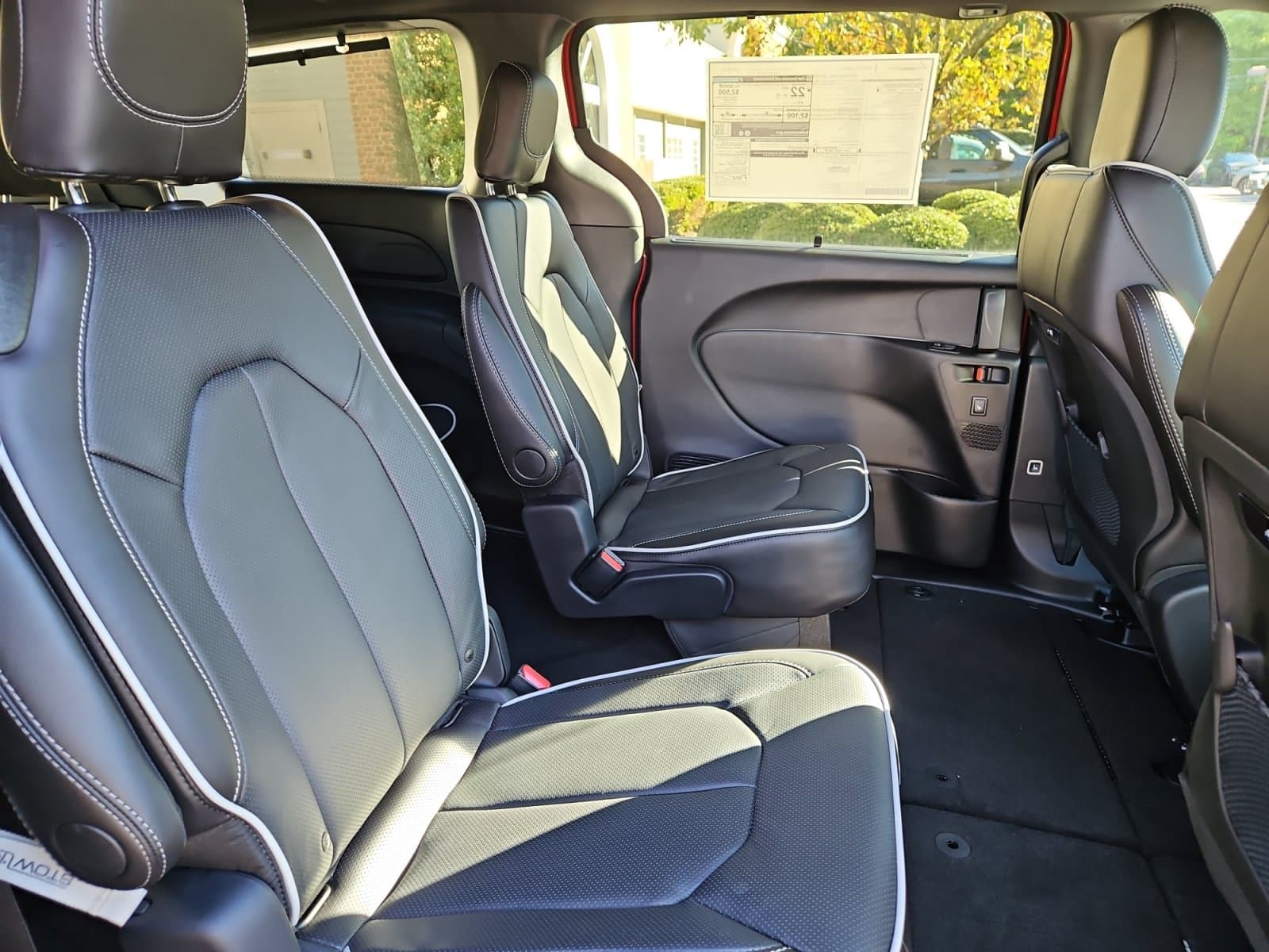 New 2027 Chrysler Pacifica Limited - photo - 16