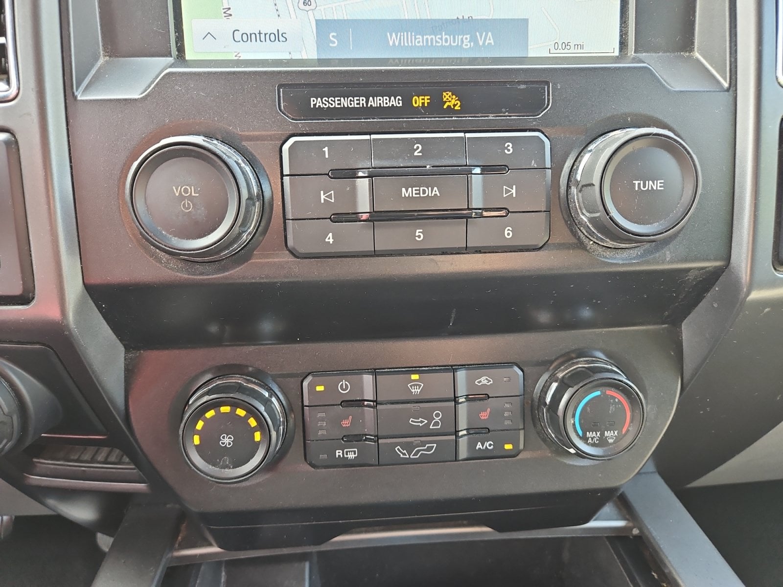 Pre-Owned 2019 Ford F-150 XLT - photo - 26